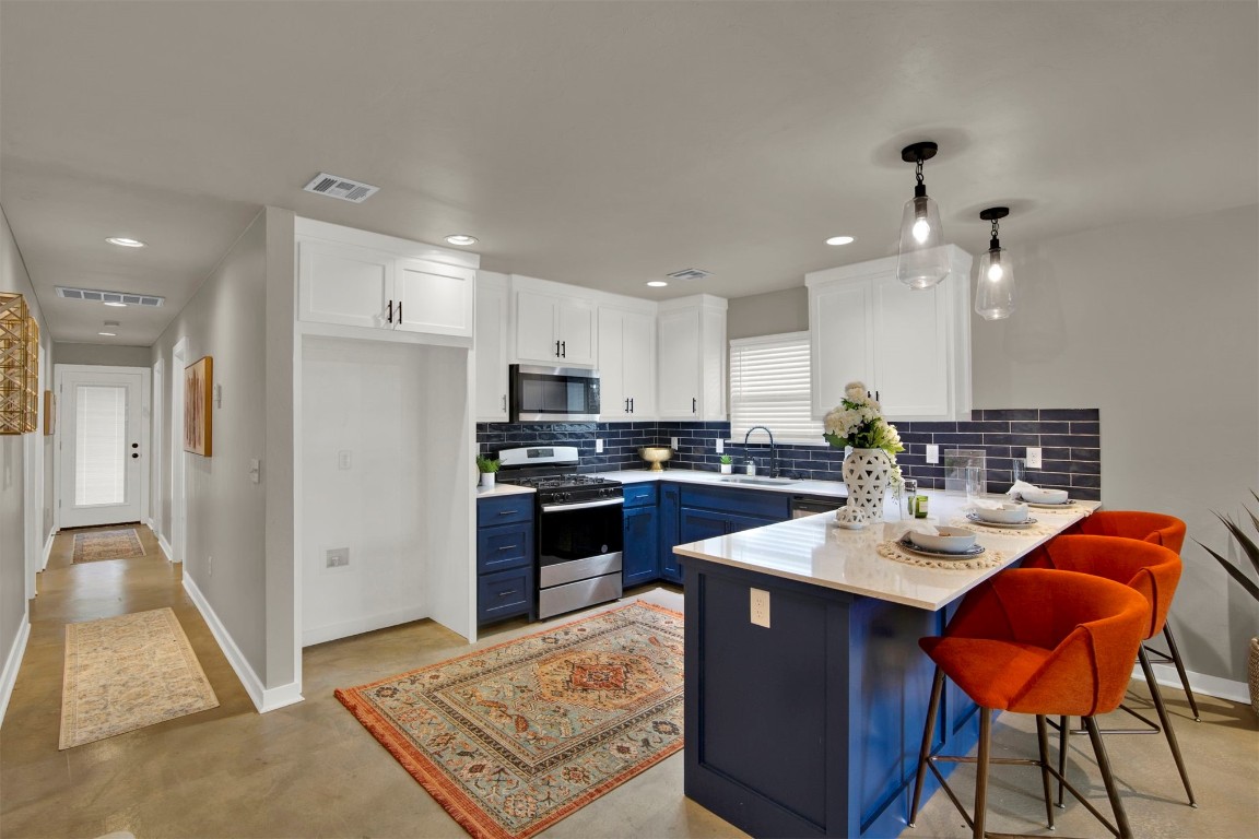 705 NE 38th Street