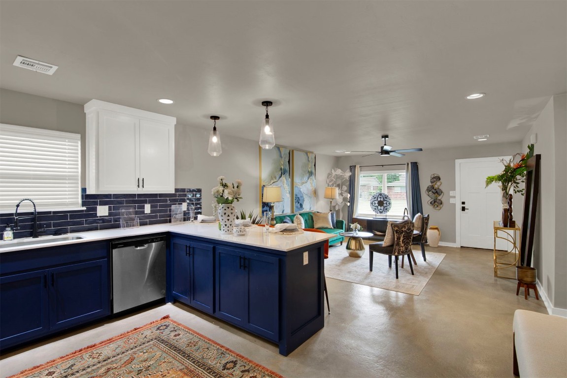 705 NE 38th Street