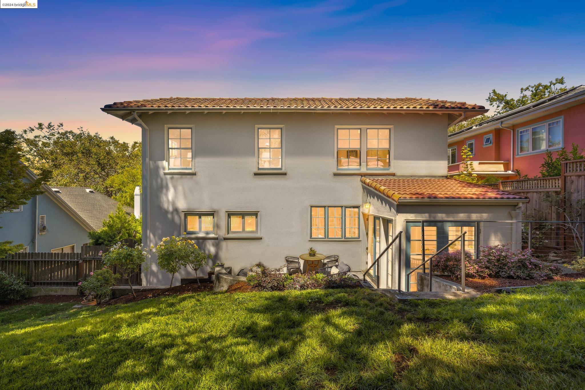 1057 Mariposa Ave