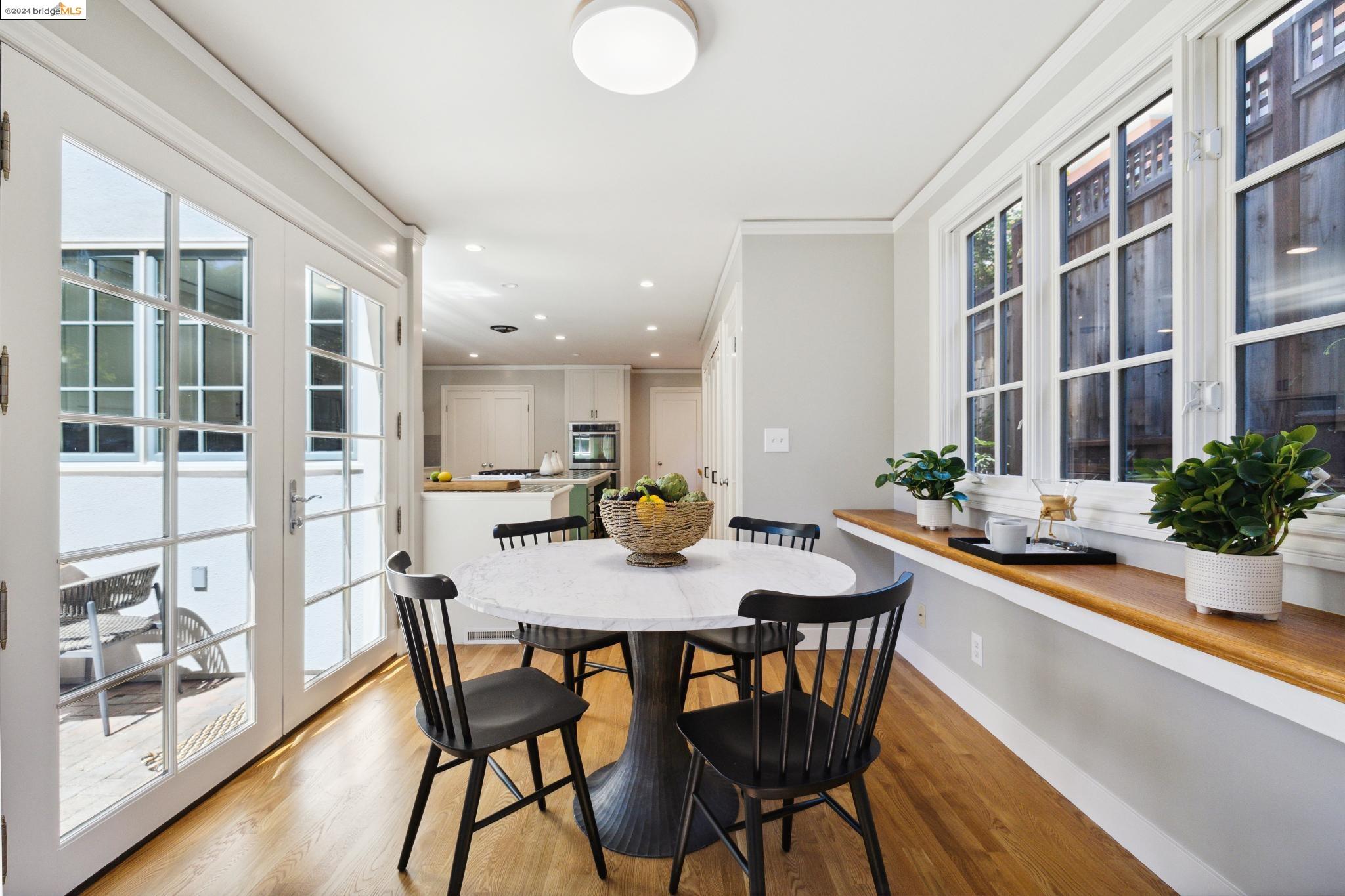 1057 Mariposa Ave
