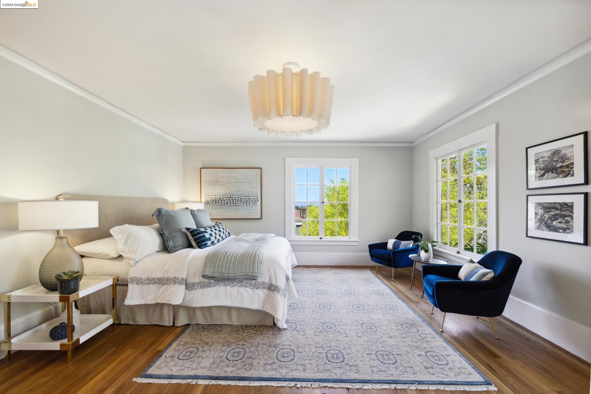 1057 Mariposa Ave