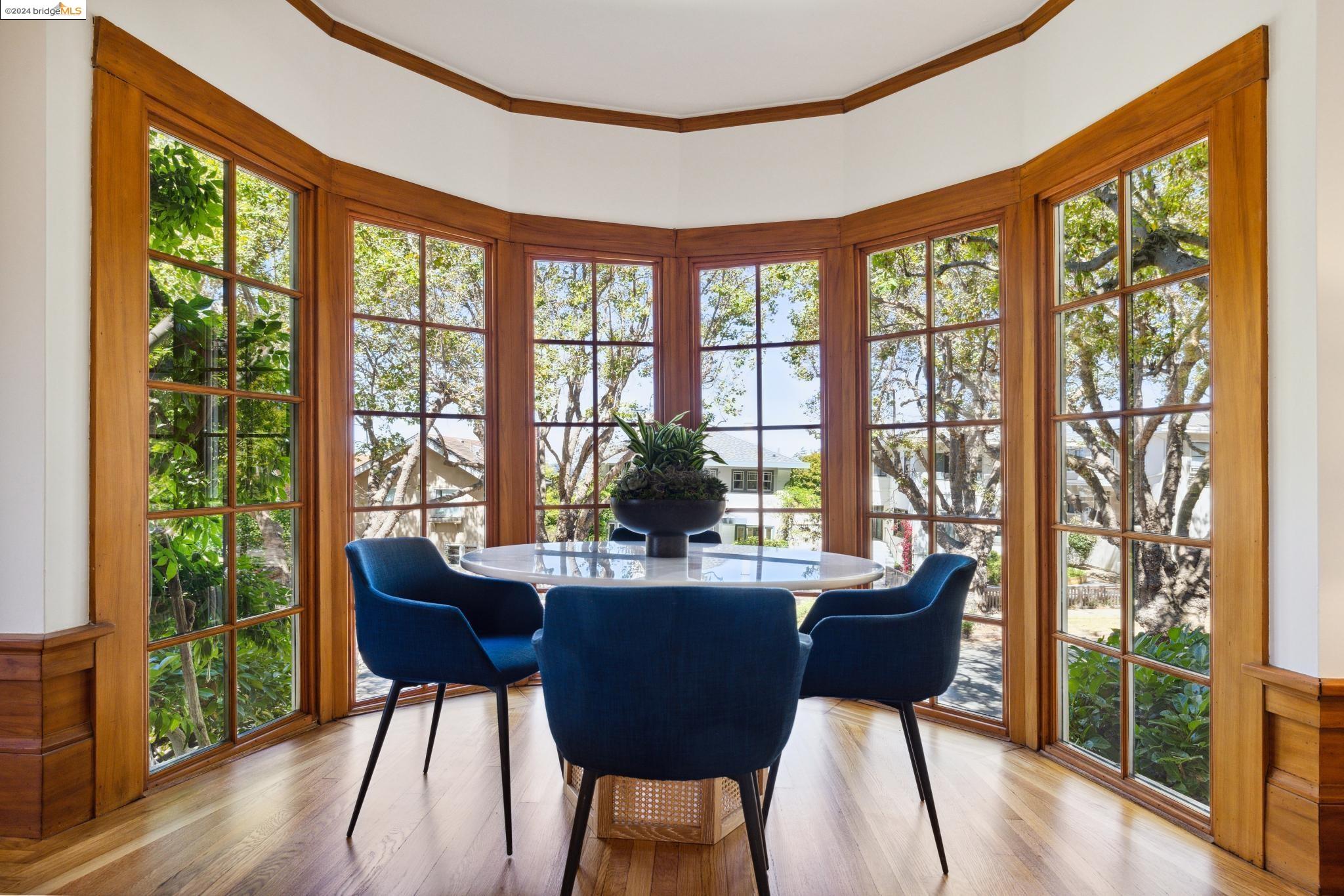 1057 Mariposa Ave