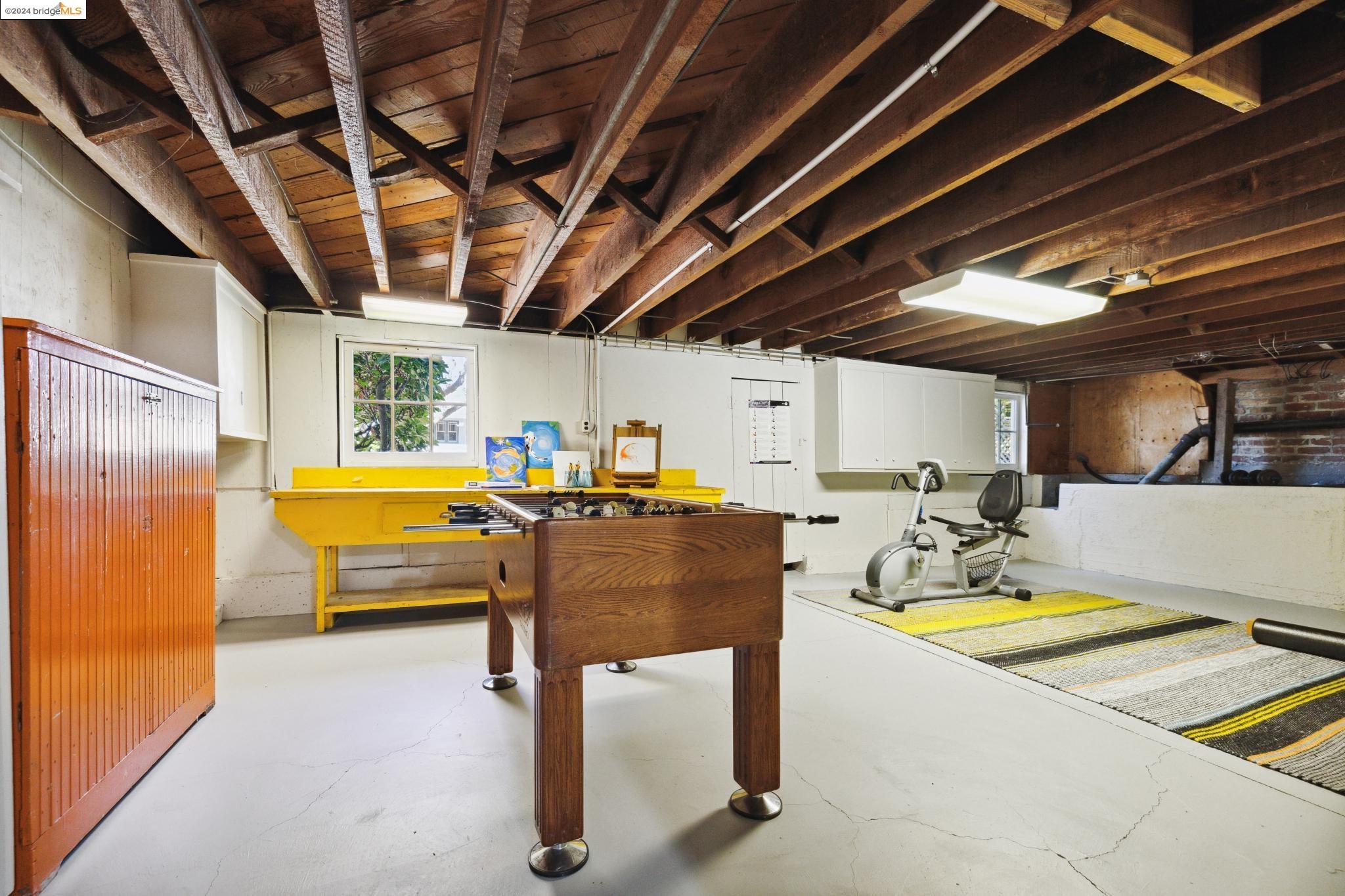 1057 Mariposa Ave