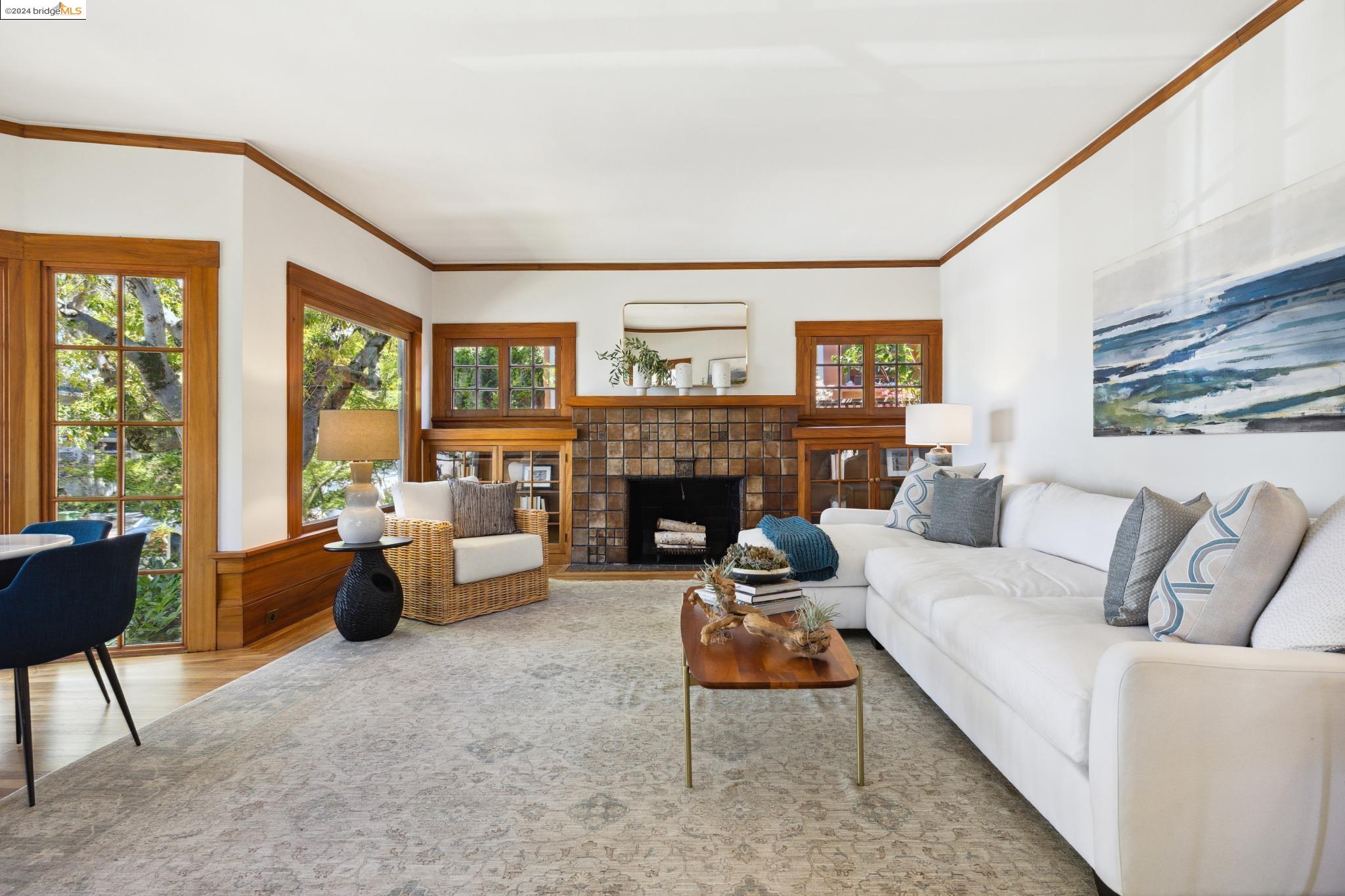 1057 Mariposa Ave