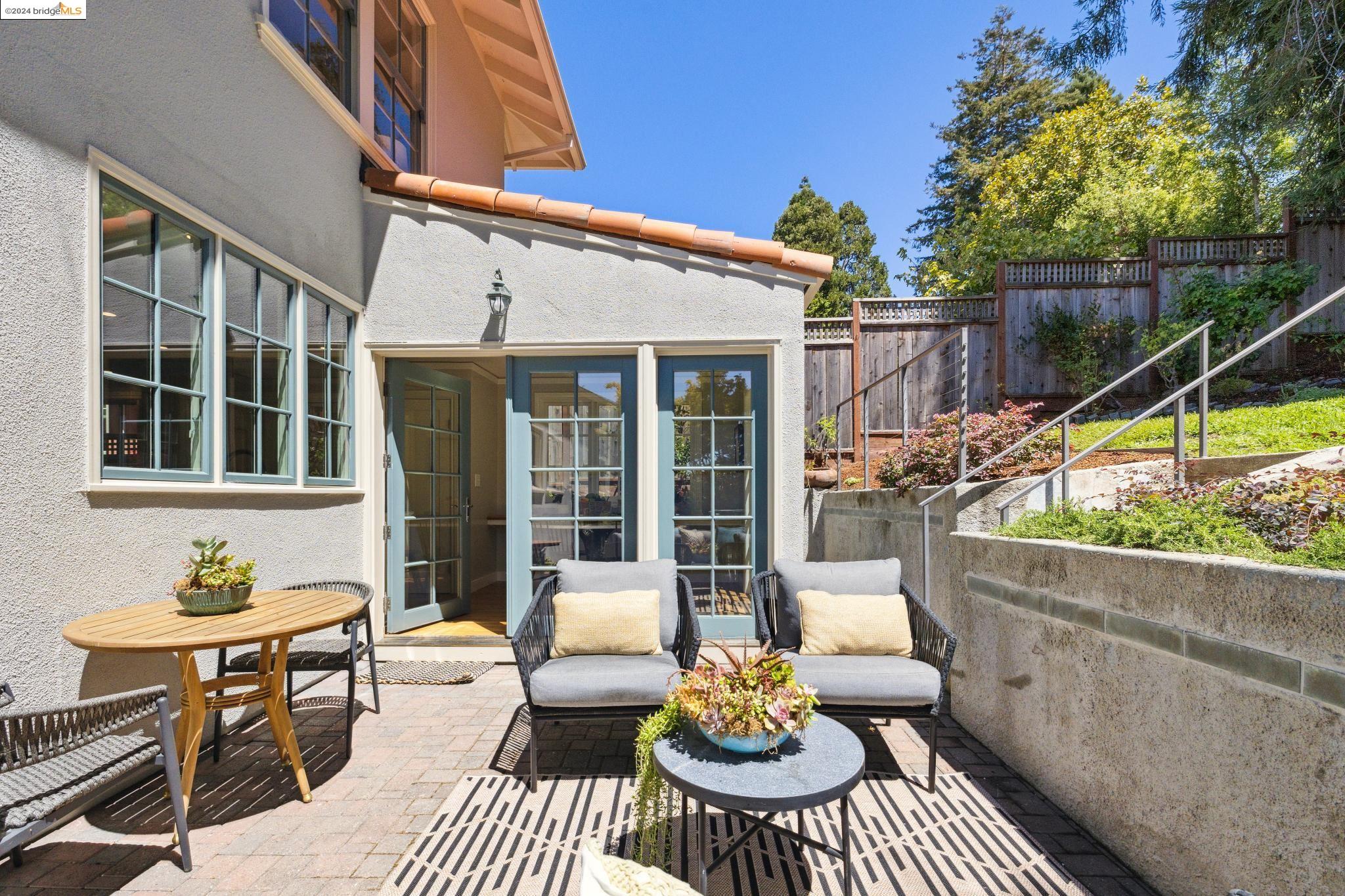 1057 Mariposa Ave