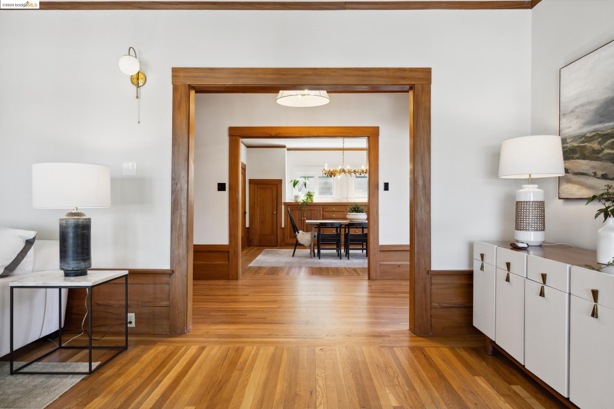 1057 Mariposa Ave