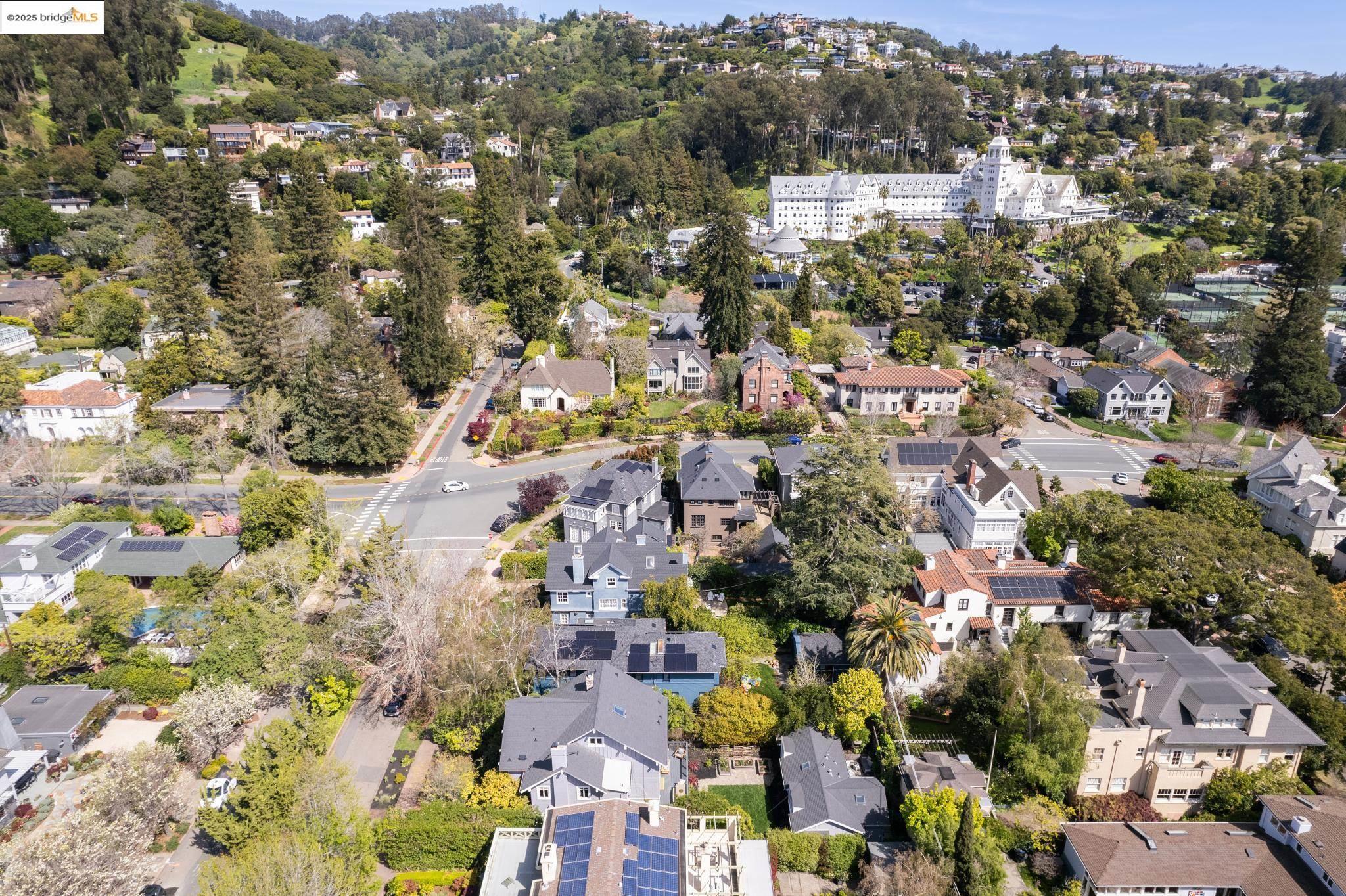 2946 Claremont Blvd