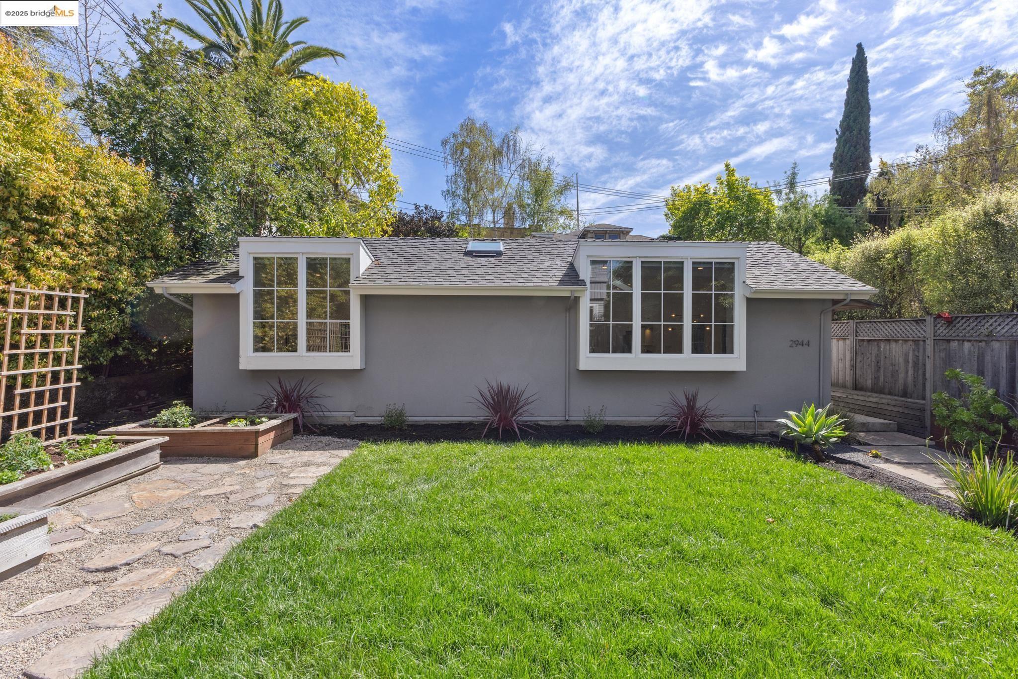2946 Claremont Blvd