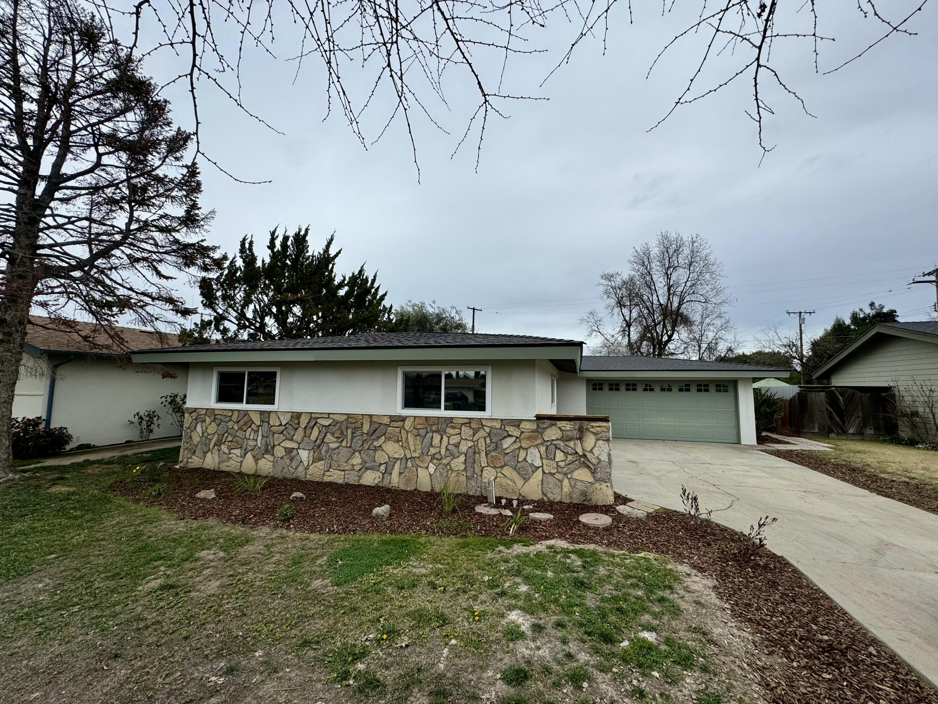 1138 W Vassar Avenue