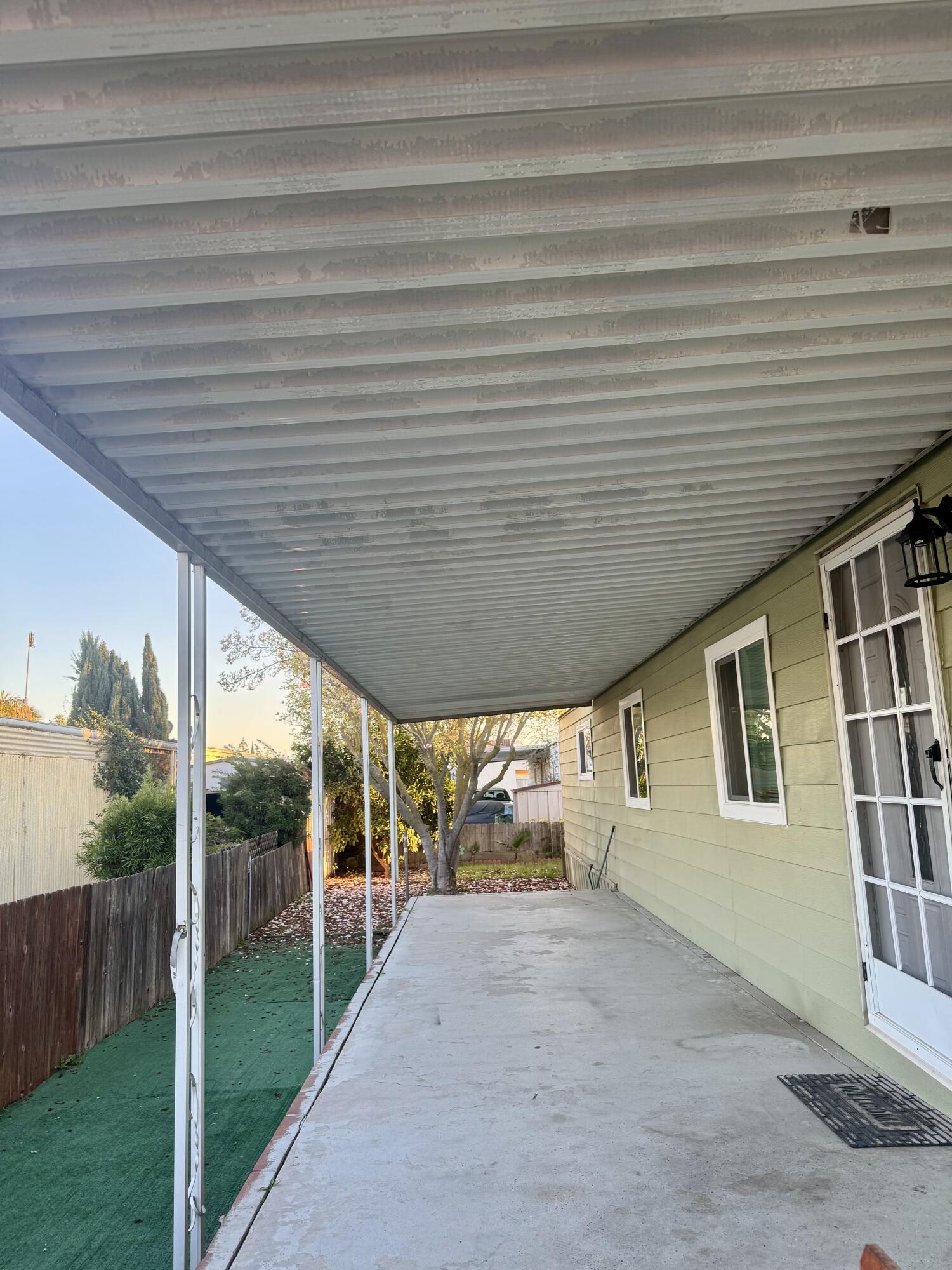 2301 S Divisadero Street, 98