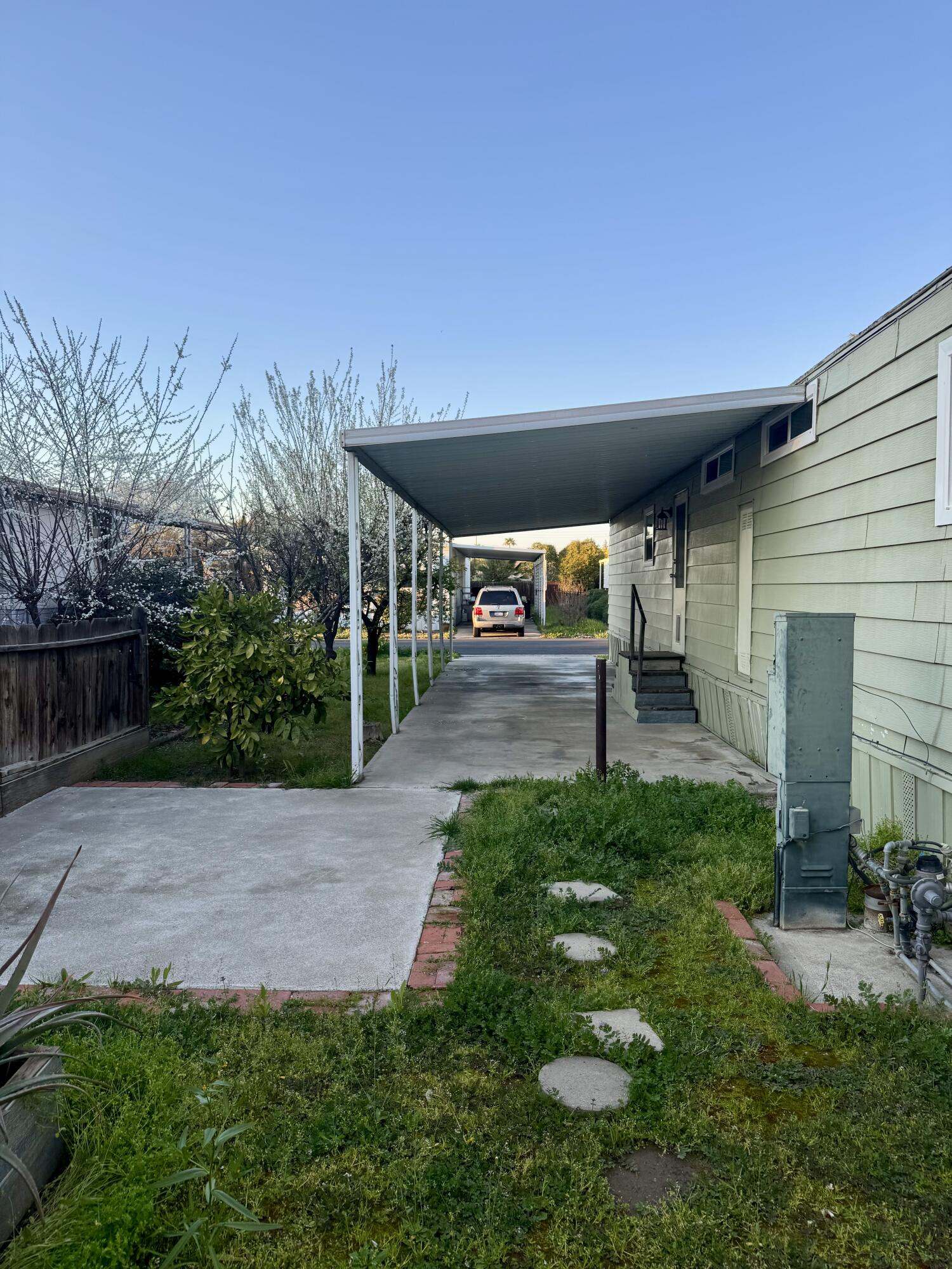 2301 S Divisadero Street, 98