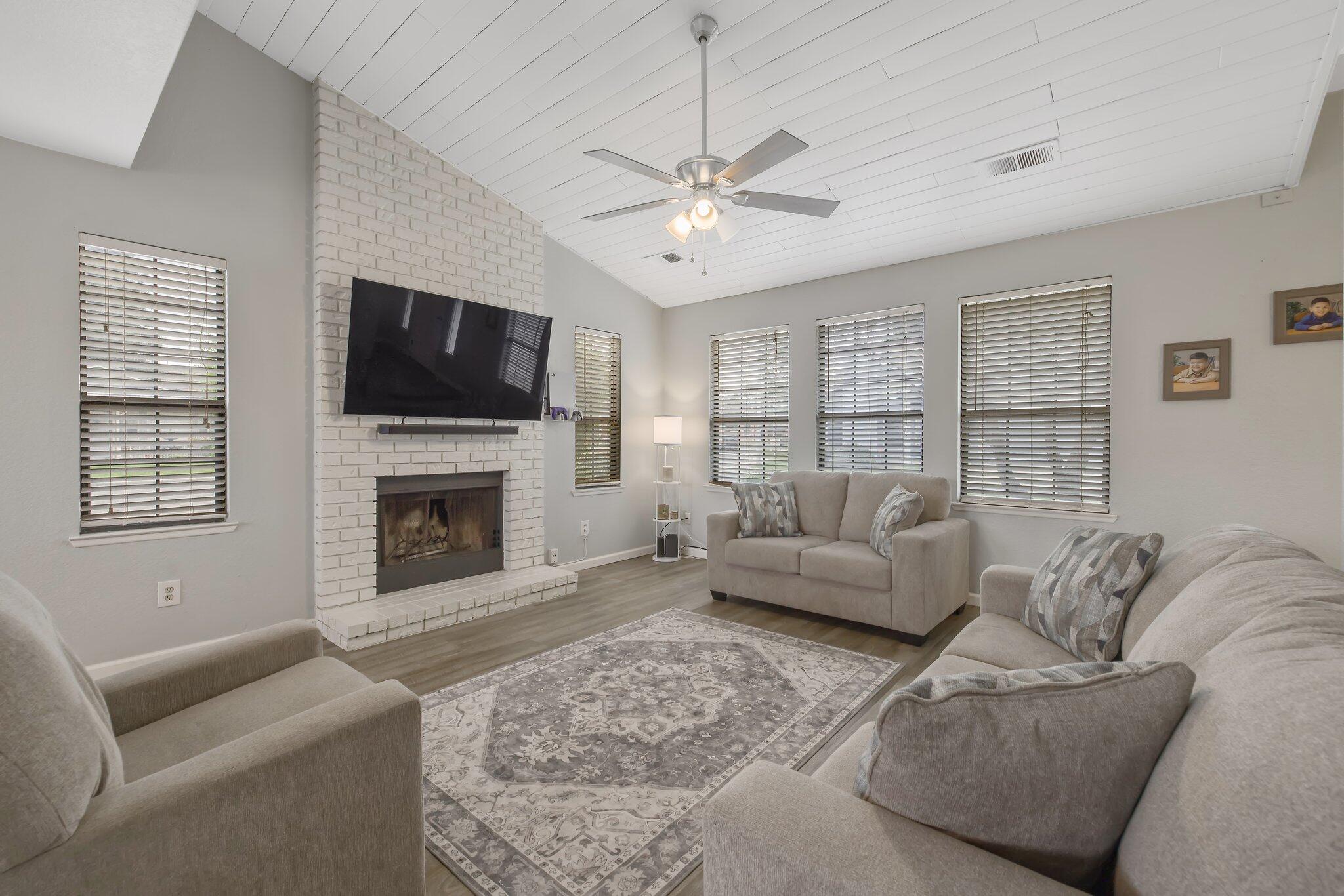 2328 W Packwood Drive