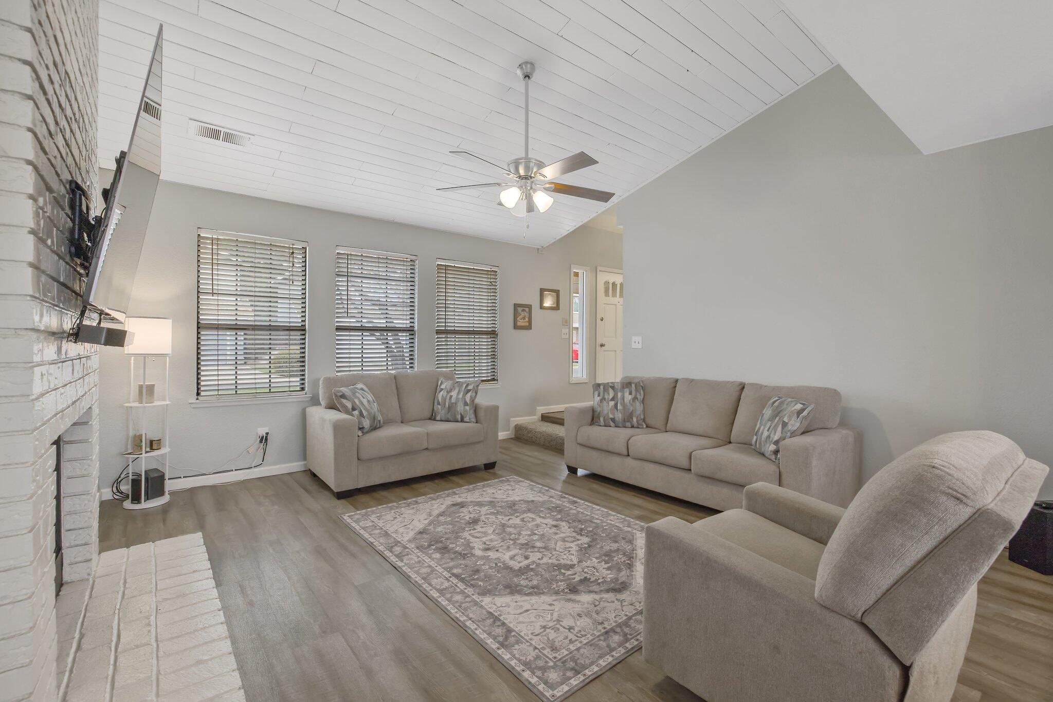 2328 W Packwood Drive
