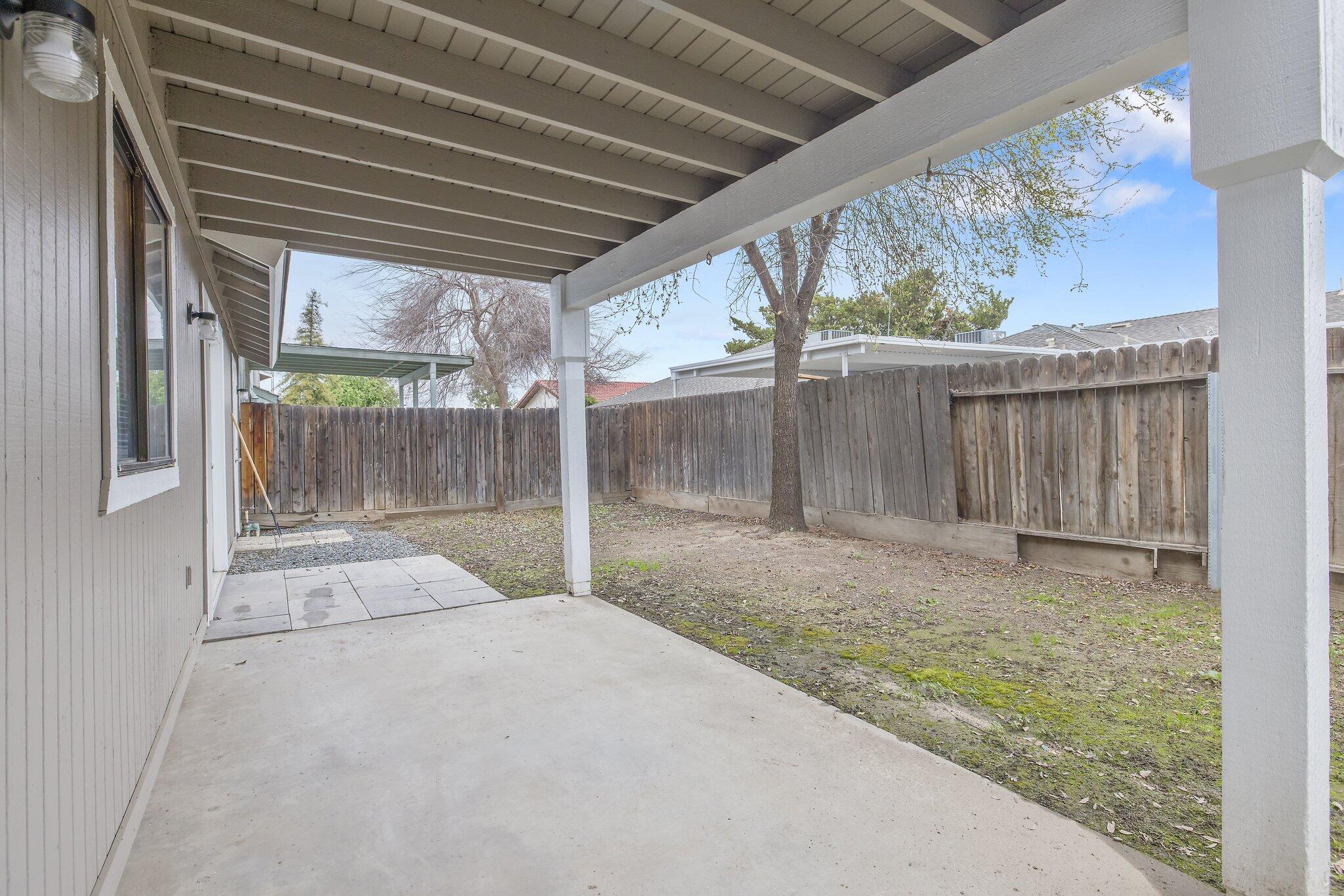 2328 W Packwood Drive