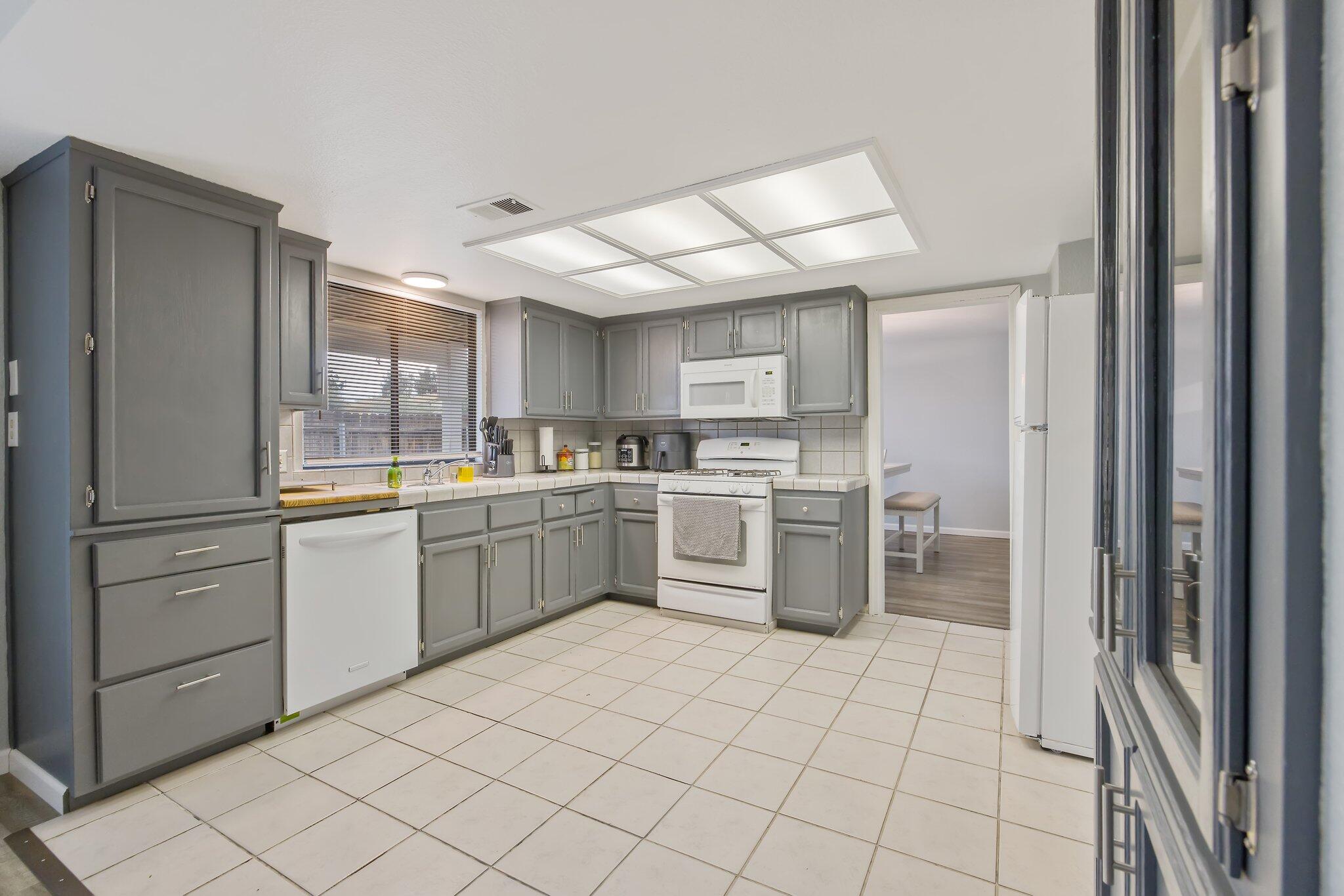 2328 W Packwood Drive