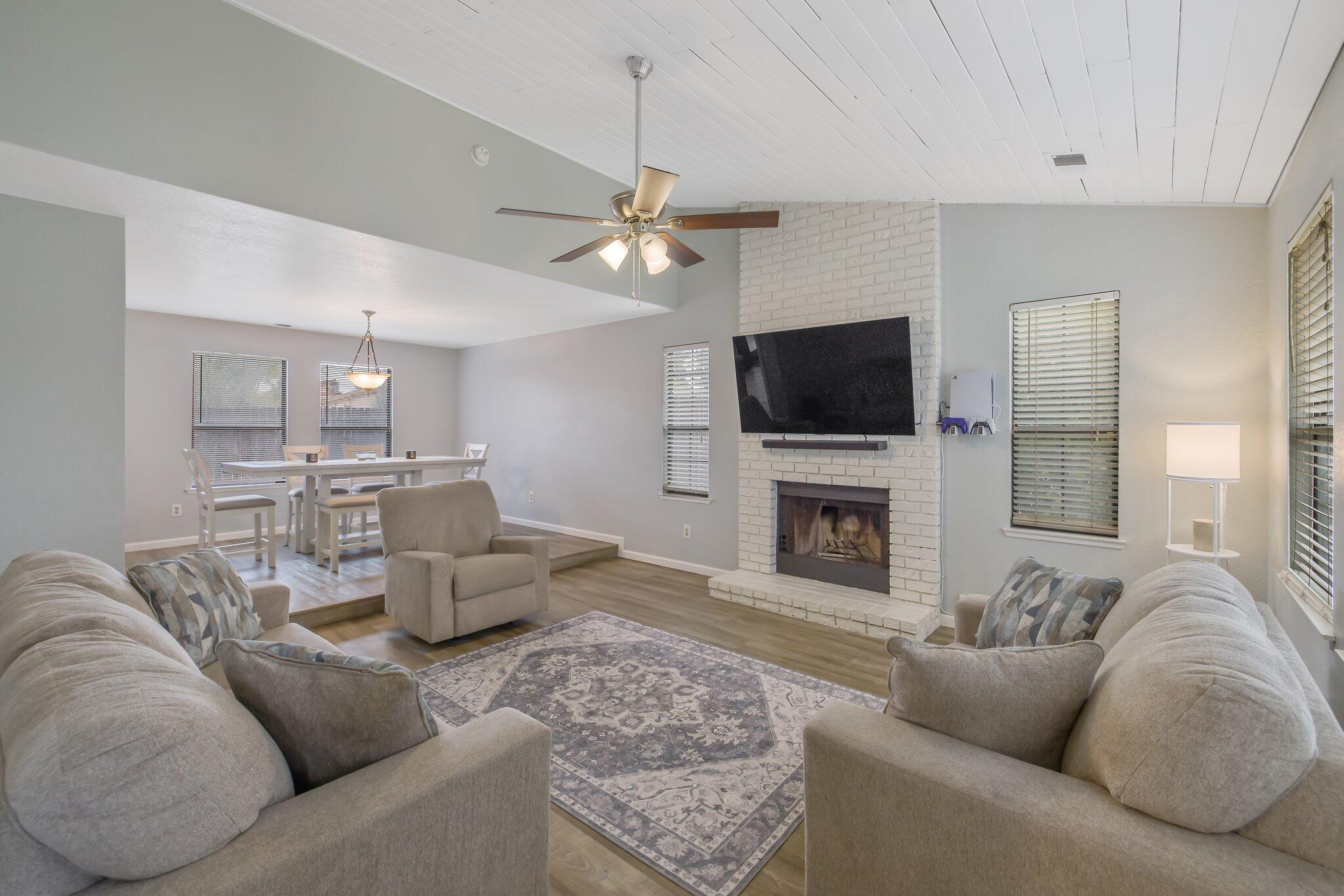 2328 W Packwood Drive