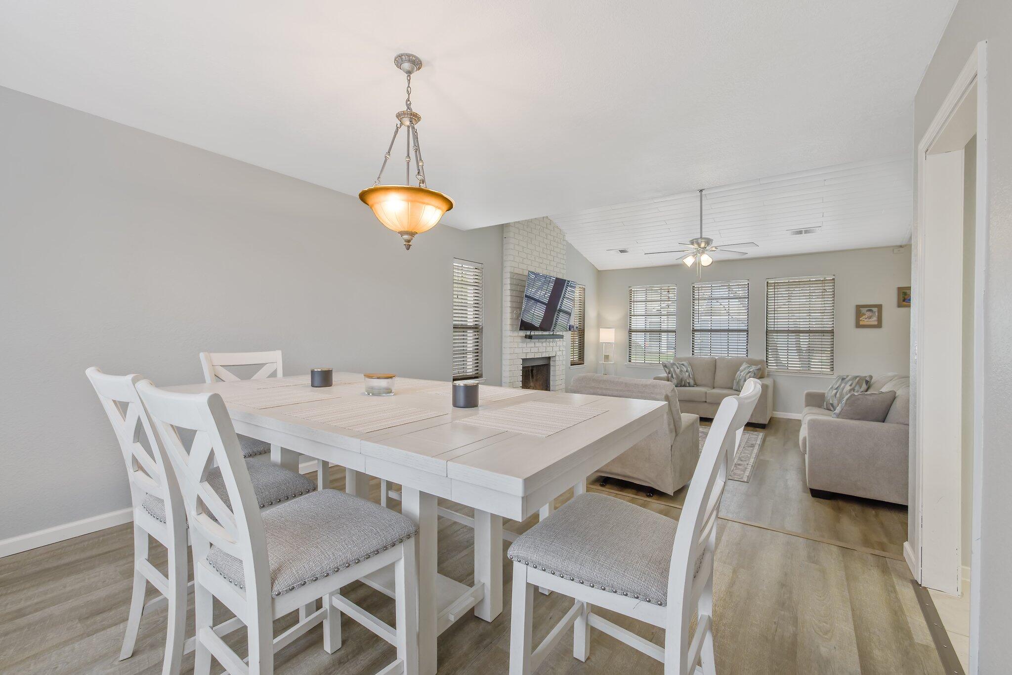 2328 W Packwood Drive