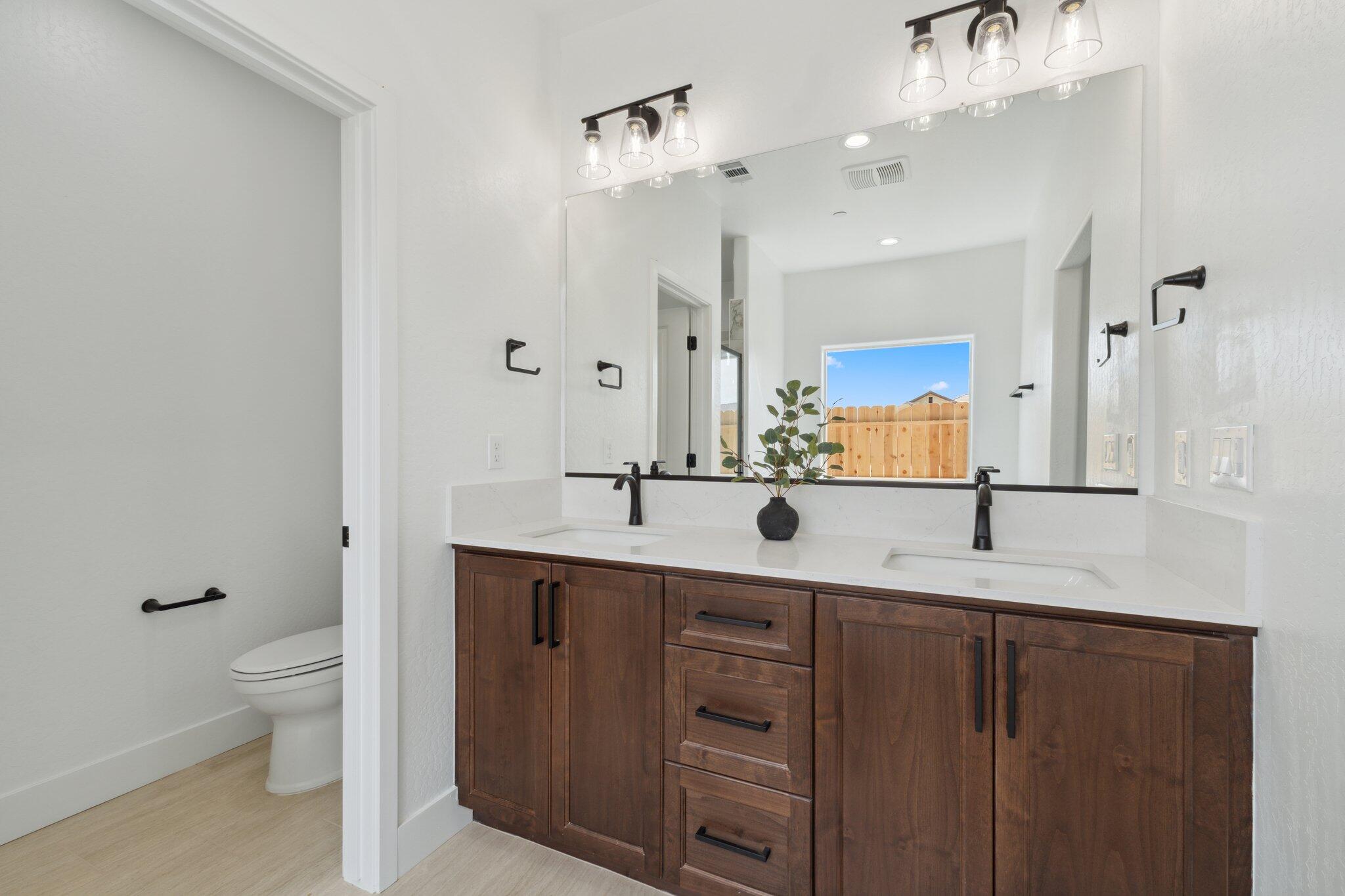 4248 S Chatham Street