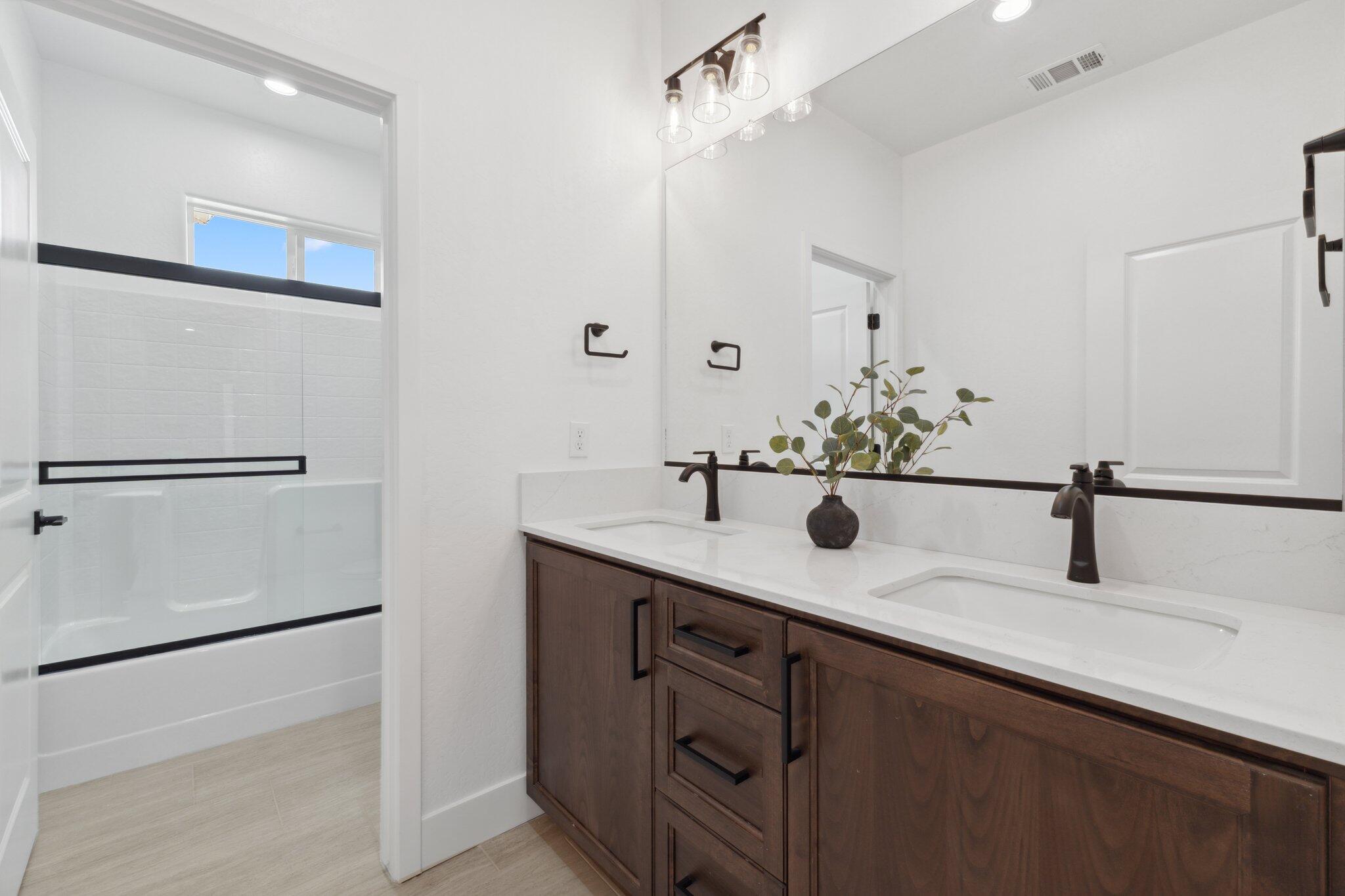 4248 S Chatham Street