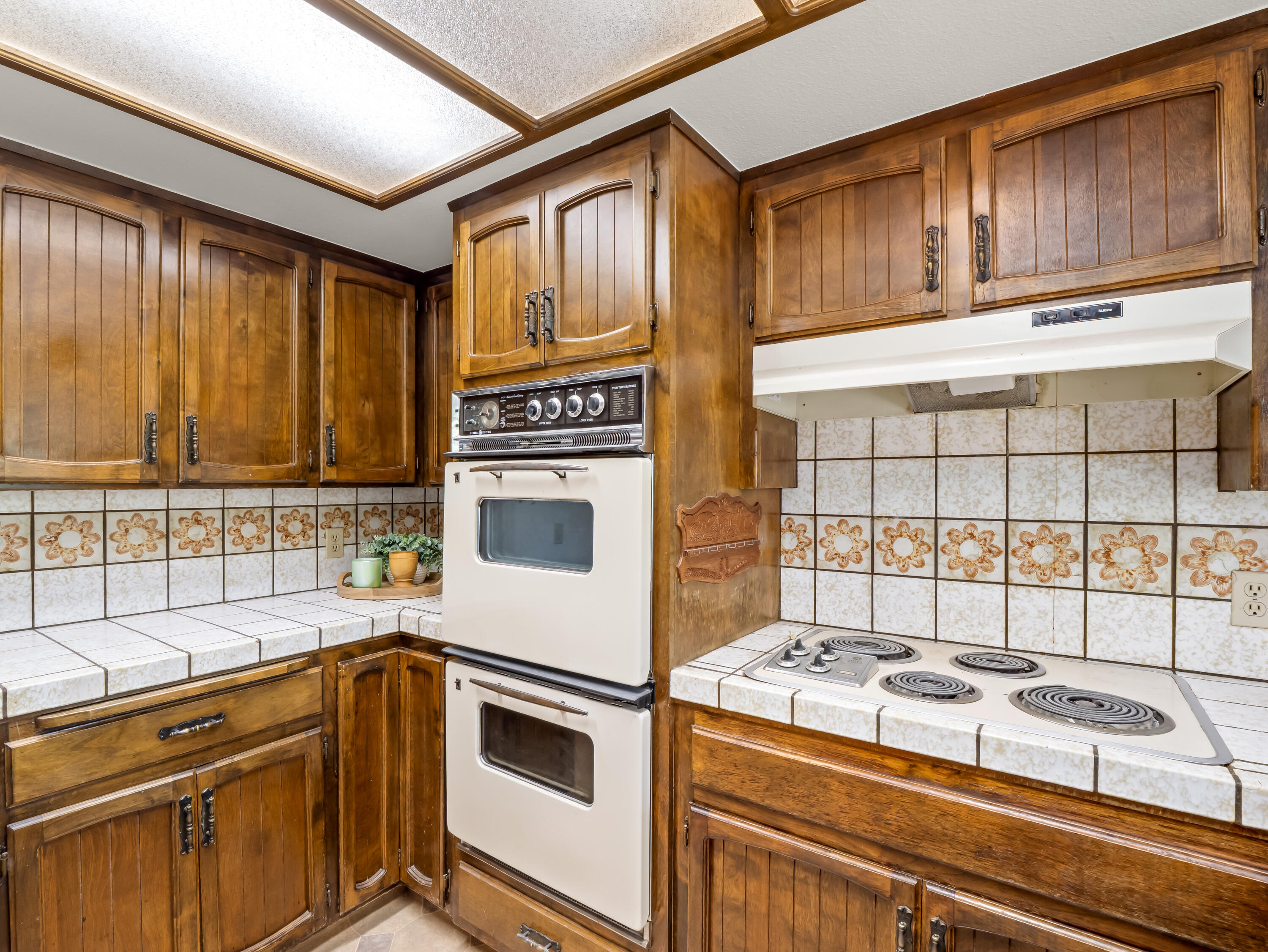 3006 S Vintage Street