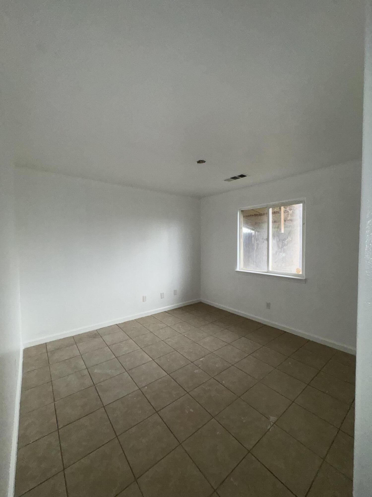 25764 Road 204, 204