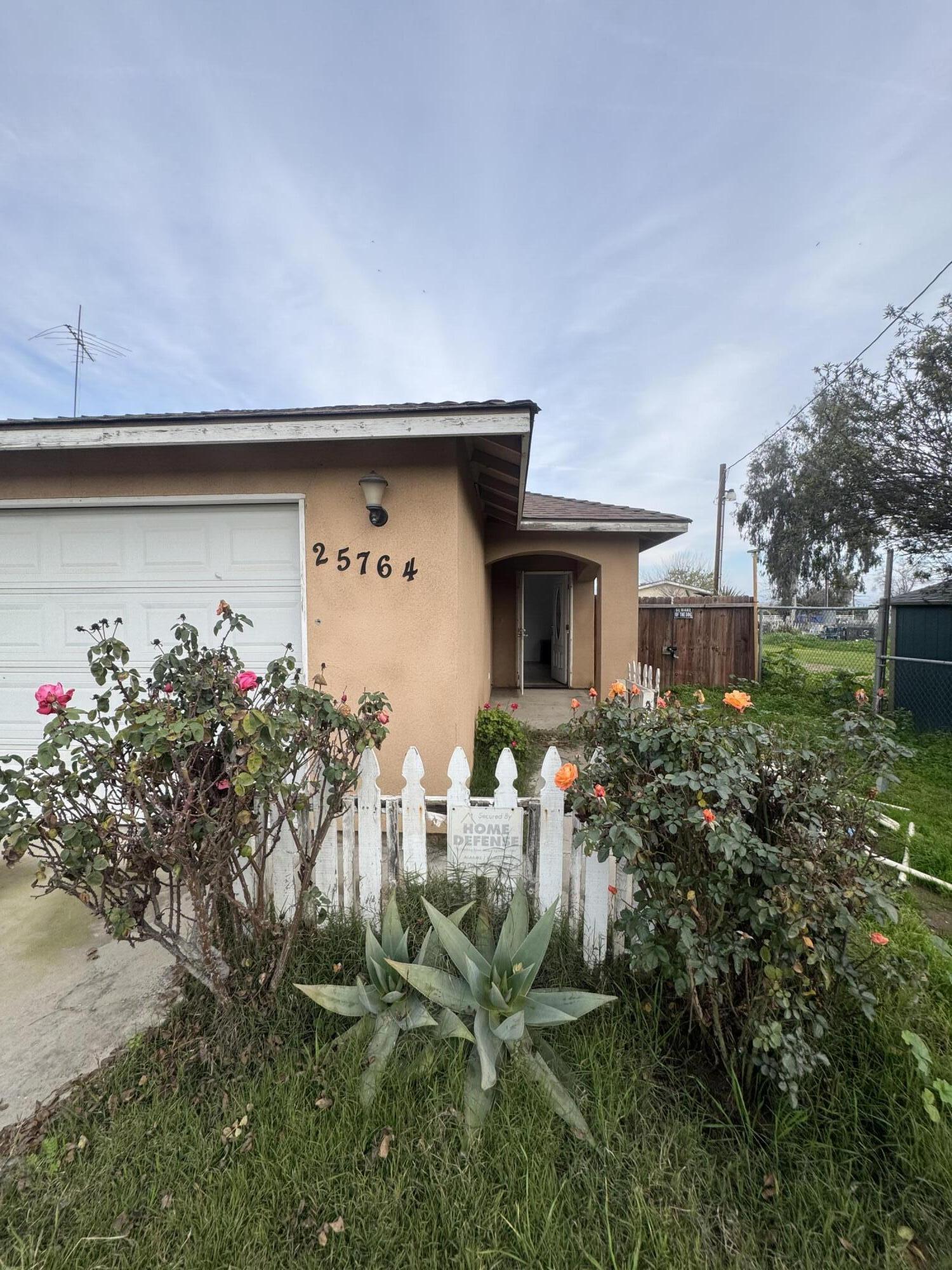 25764 Road 204, 204