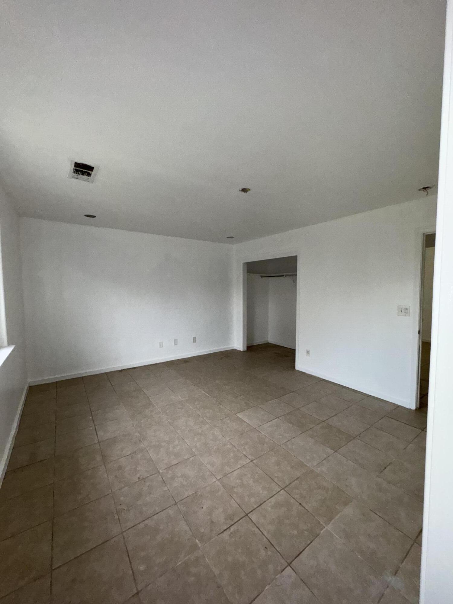 25764 Road 204, 204