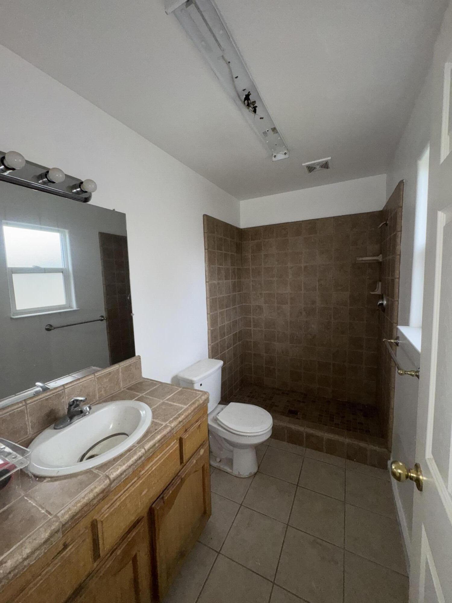 25764 Road 204, 204