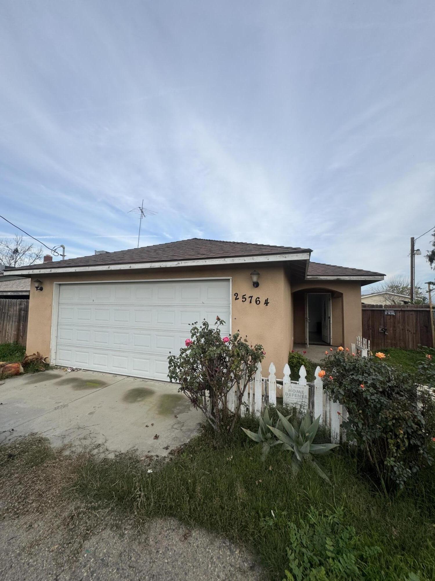 25764 Road 204, 204
