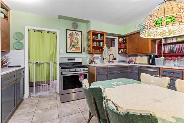 1307 W Cypress Avenue