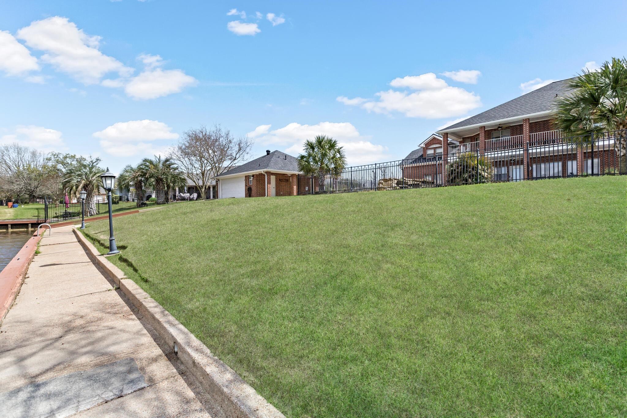 302 Waterwood Dr