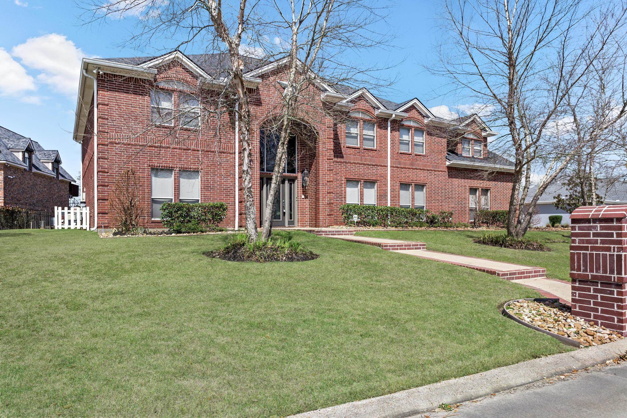 302 Waterwood Dr