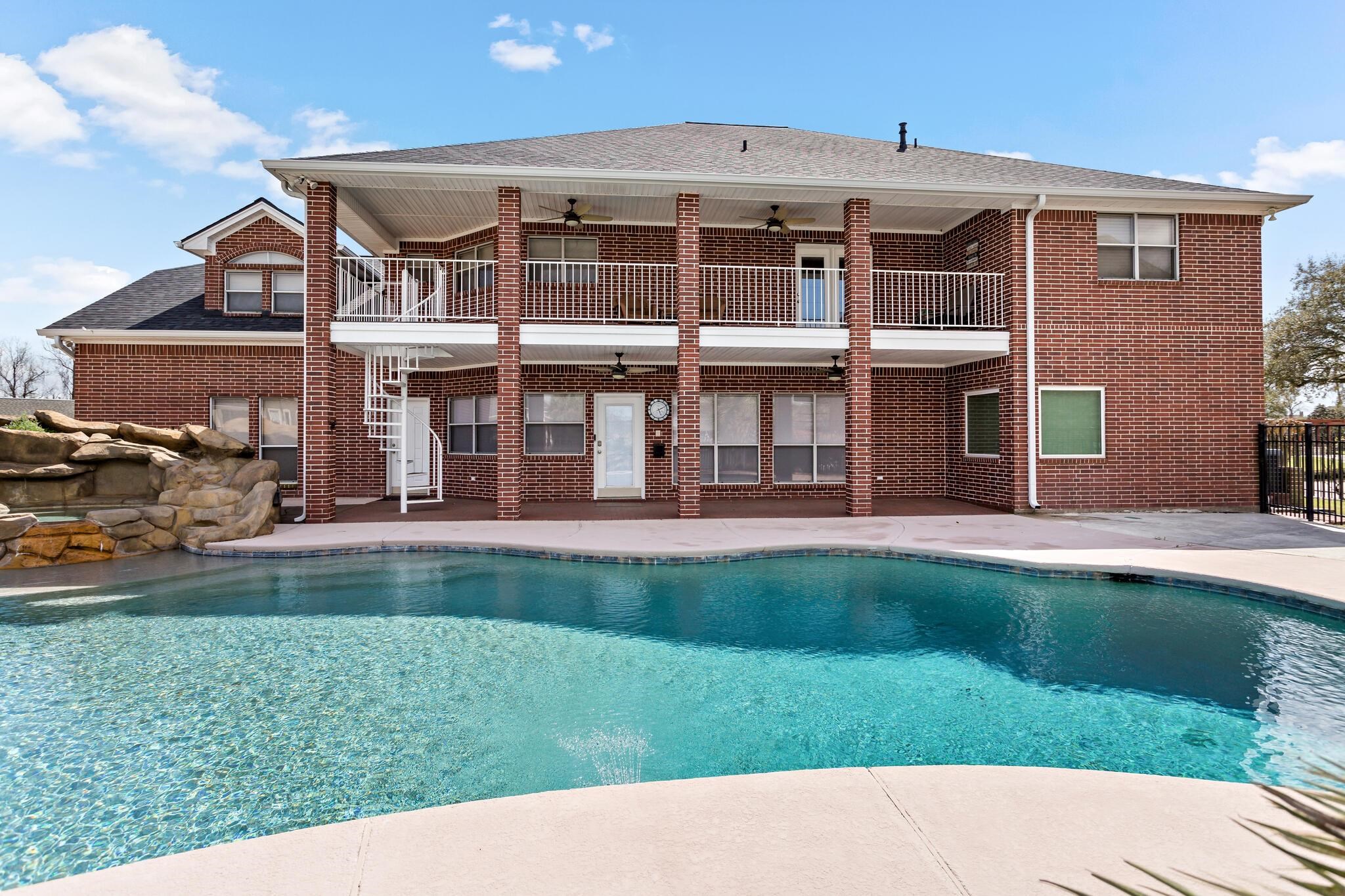 302 Waterwood Dr