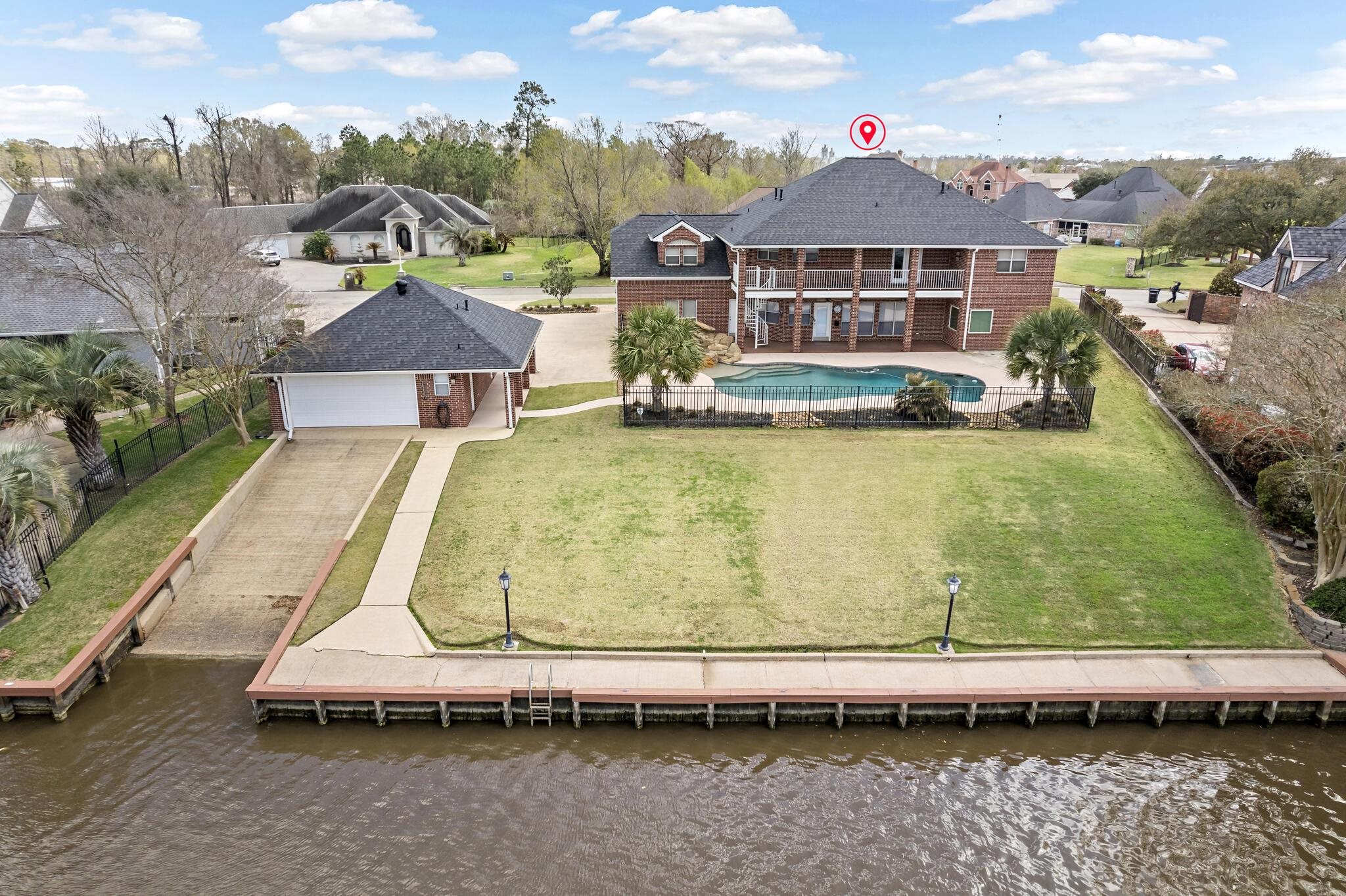 302 Waterwood Dr