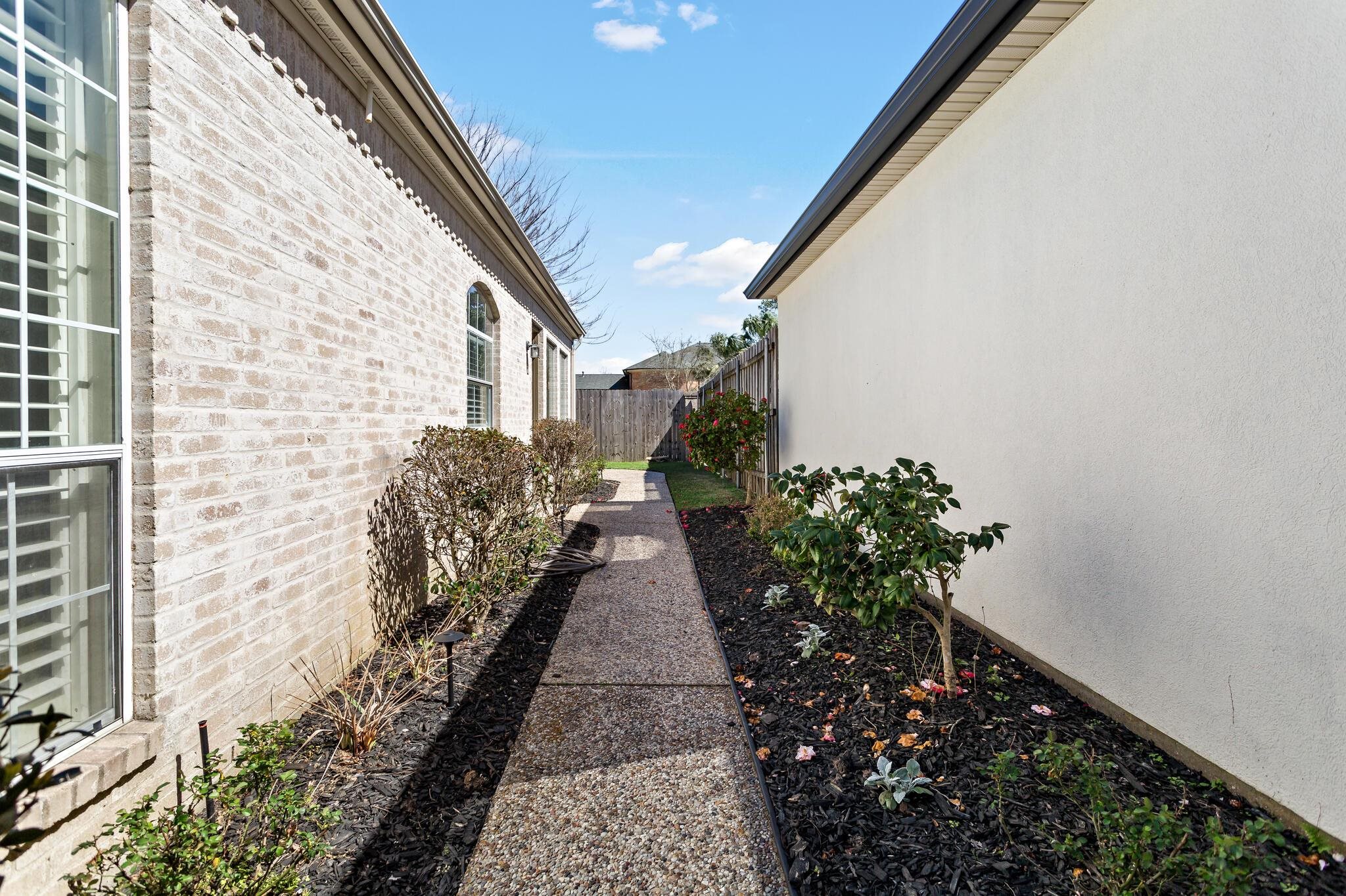 6355 Chasse Gardens