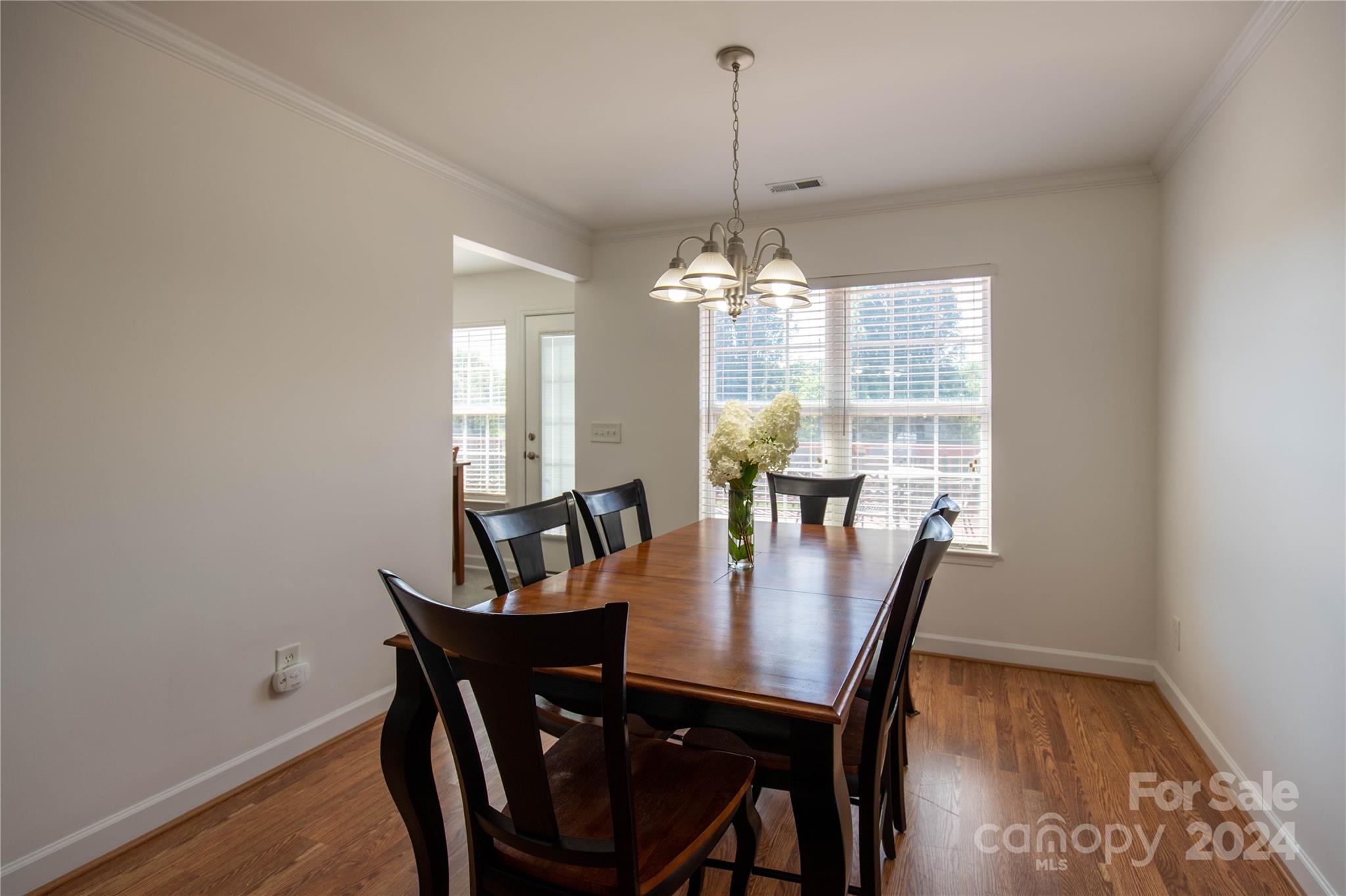 118 Midglen Court