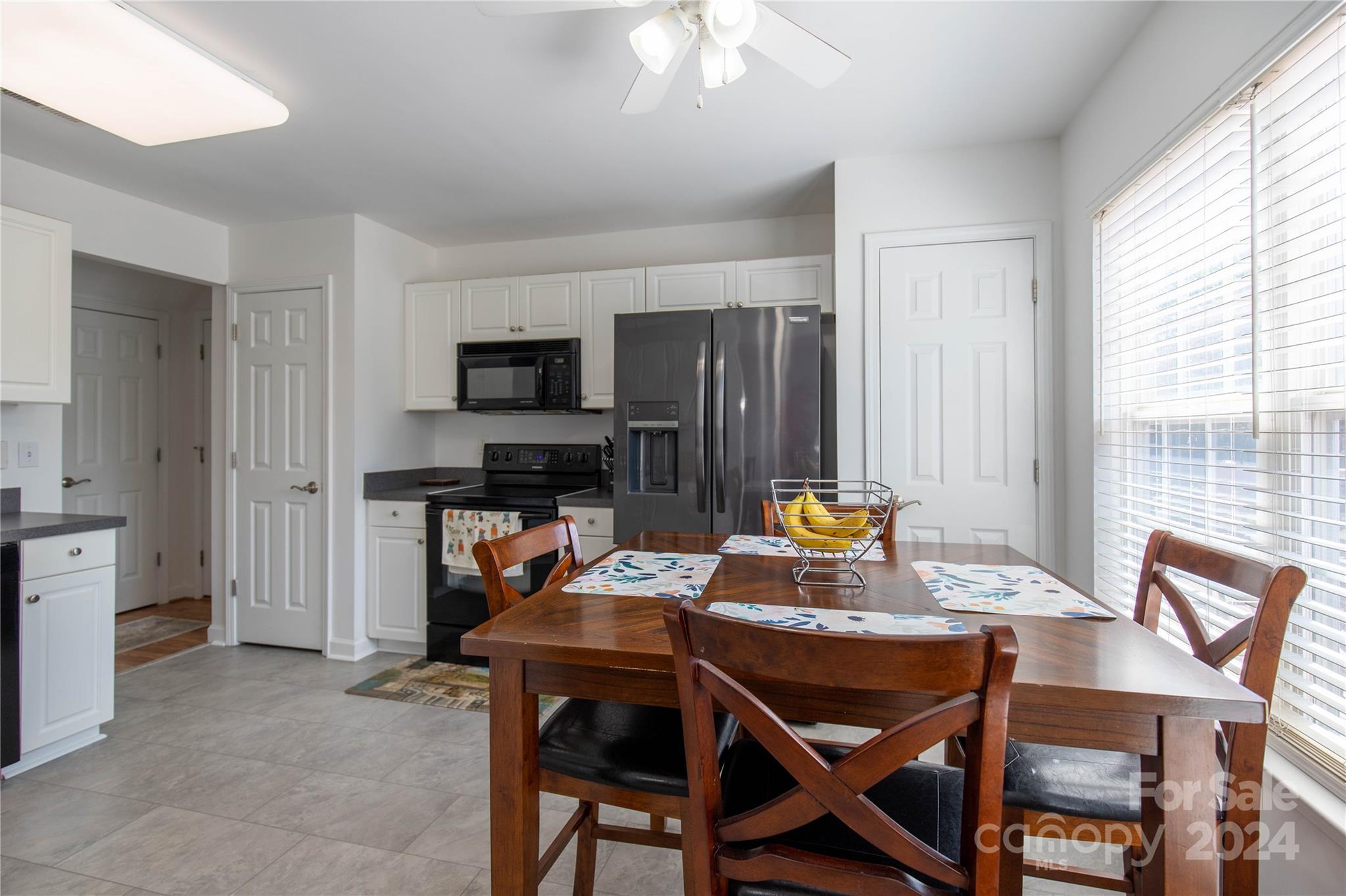 118 Midglen Court