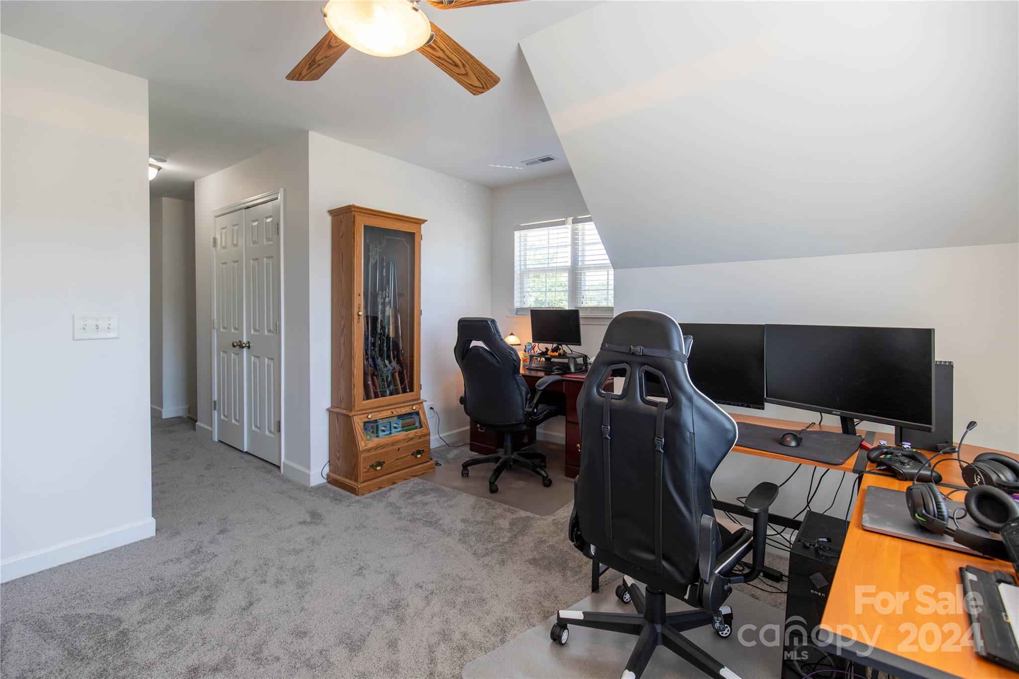 118 Midglen Court