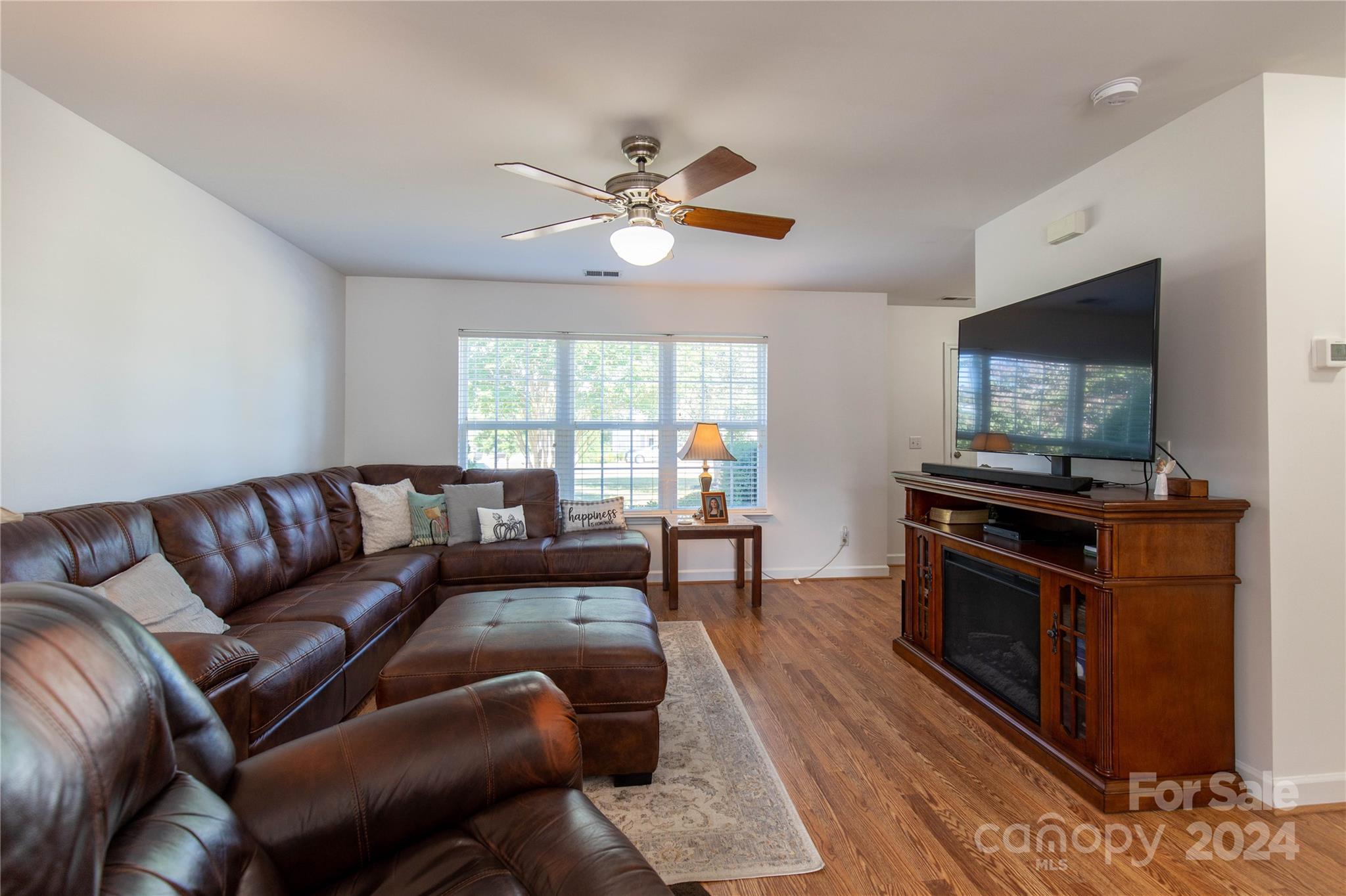 118 Midglen Court