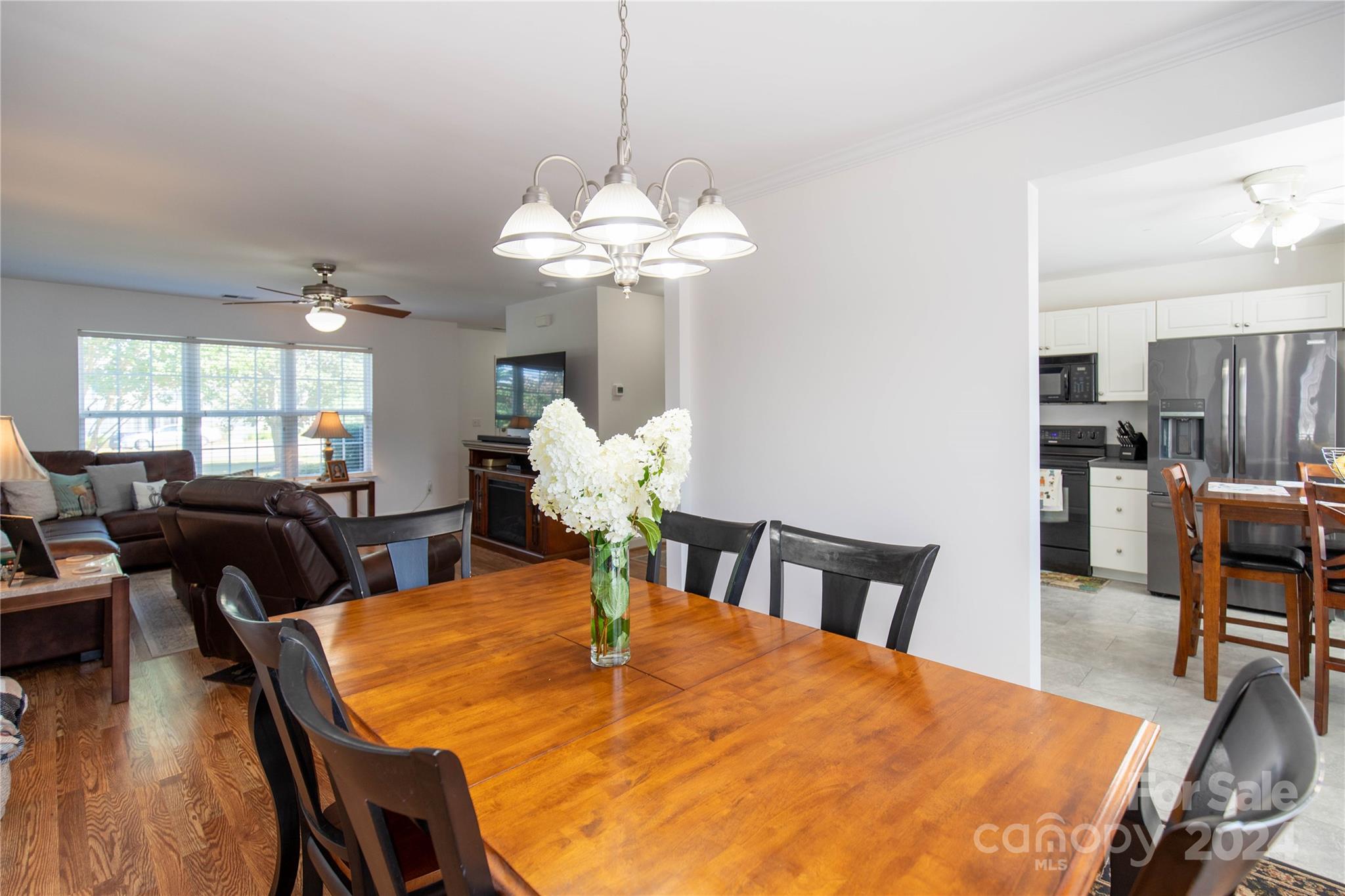 118 Midglen Court