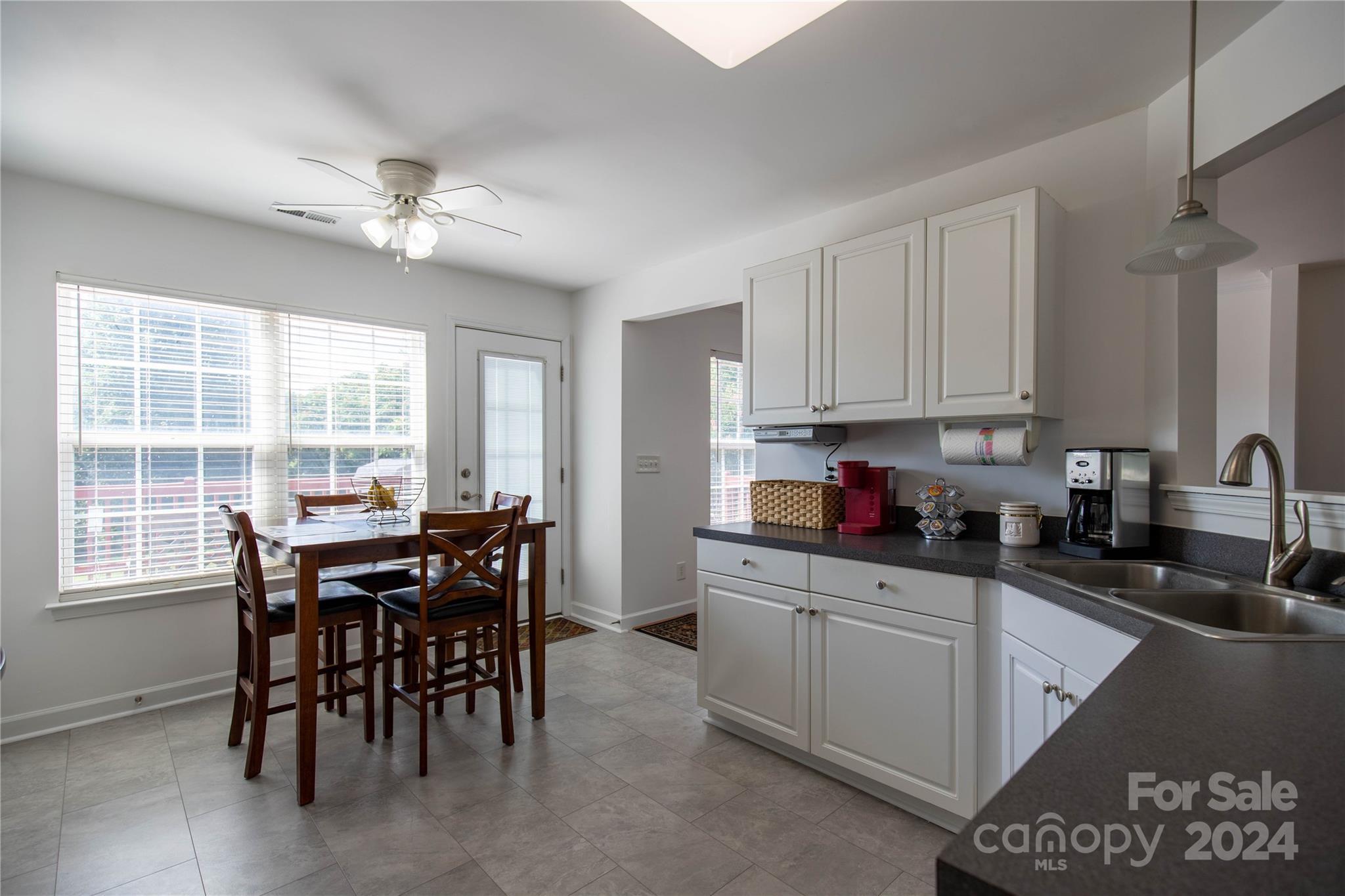 118 Midglen Court