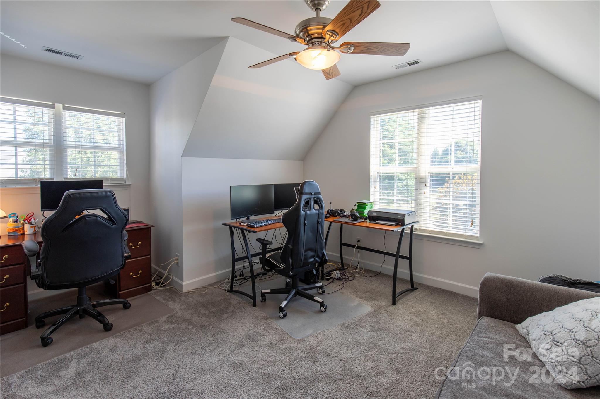118 Midglen Court