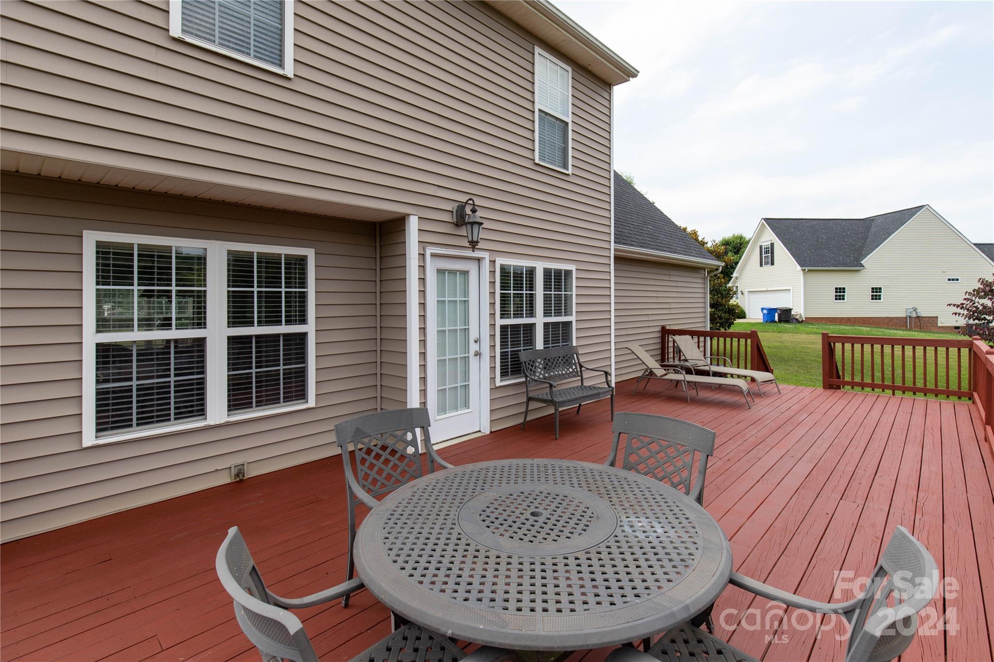 118 Midglen Court