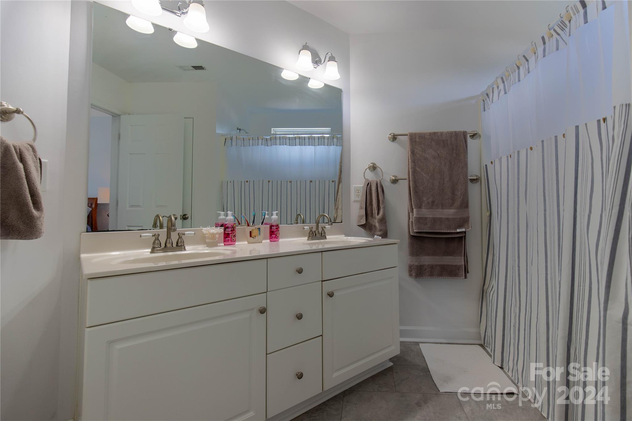 118 Midglen Court