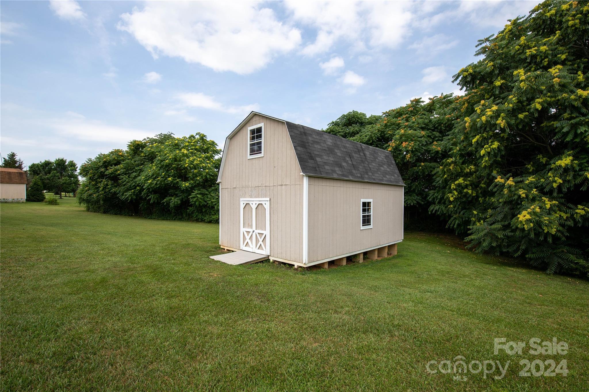 118 Midglen Court