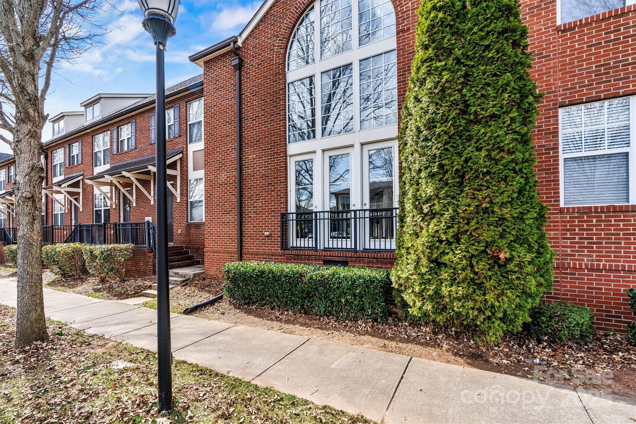 121 Irving Avenue Unit: F
