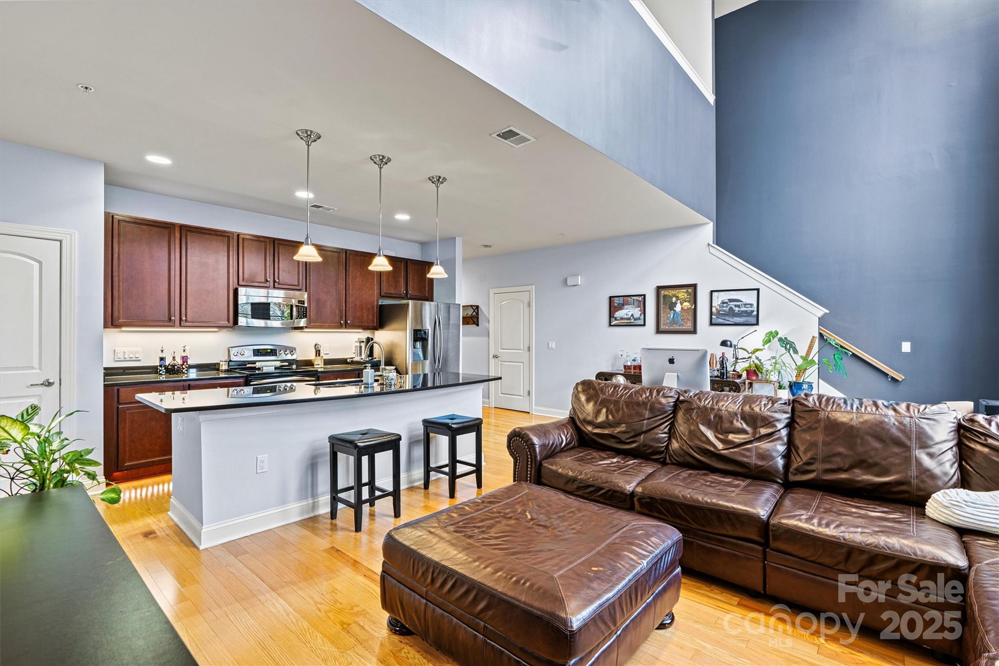 121 Irving Avenue Unit: F