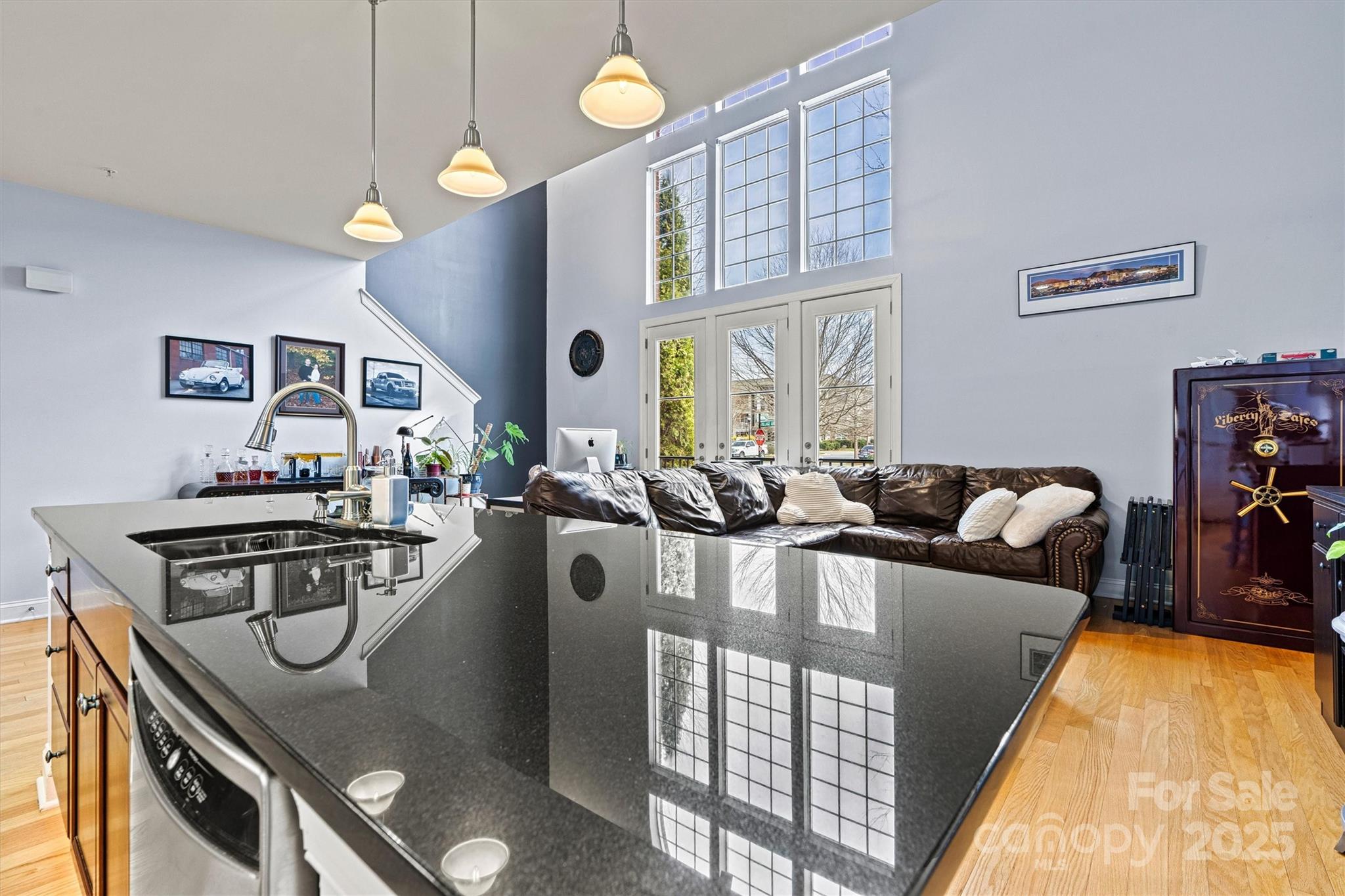 121 Irving Avenue Unit: F