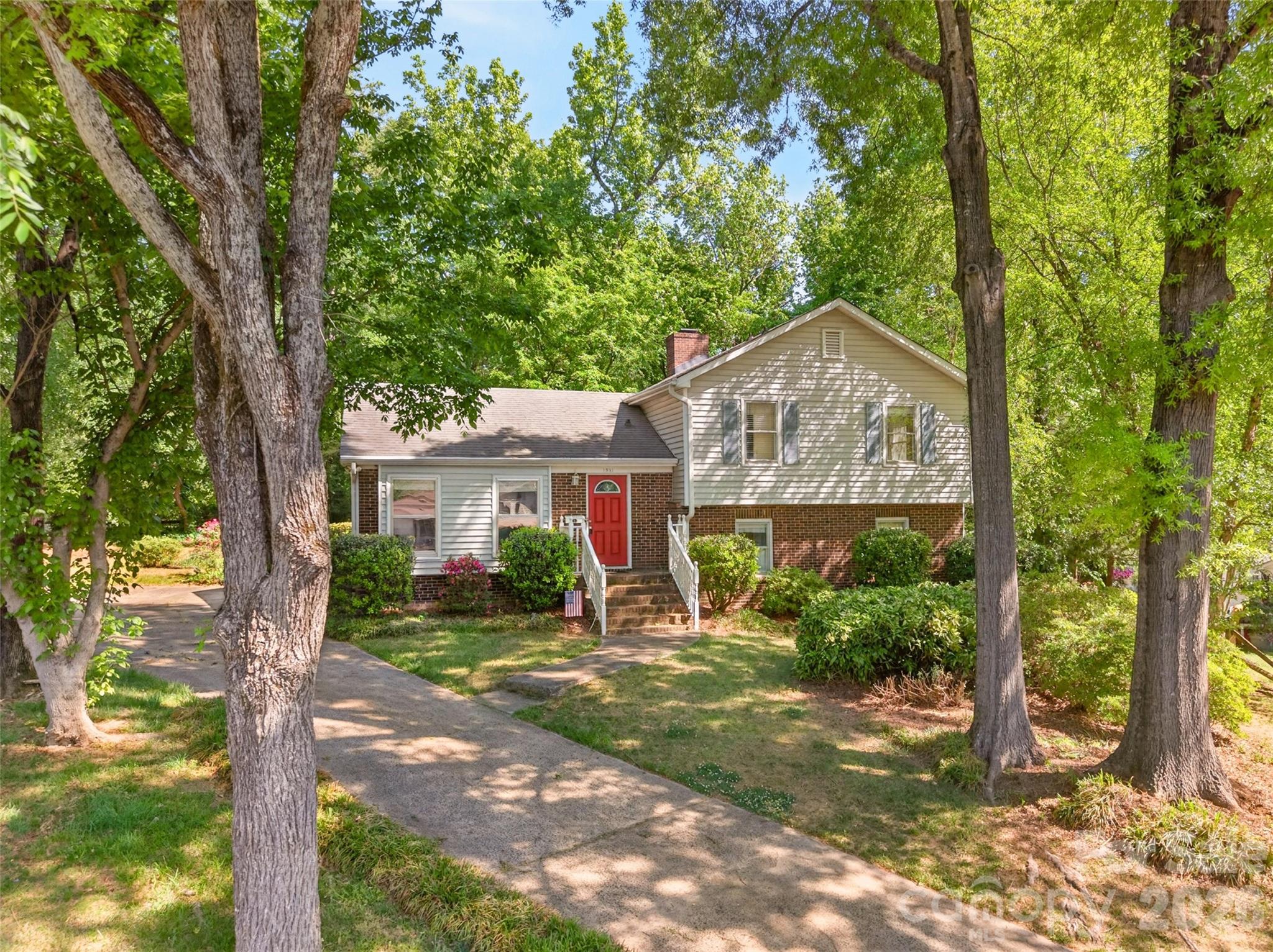 1511 Ormsby Court