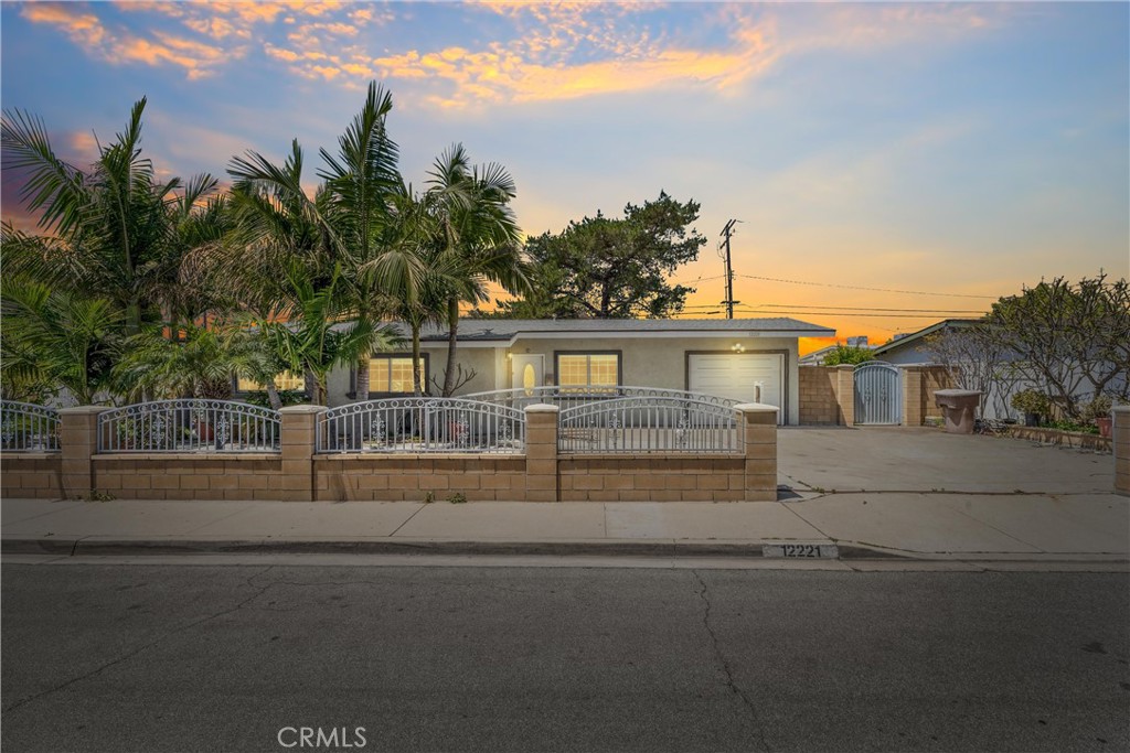 12221 Sungrove Street